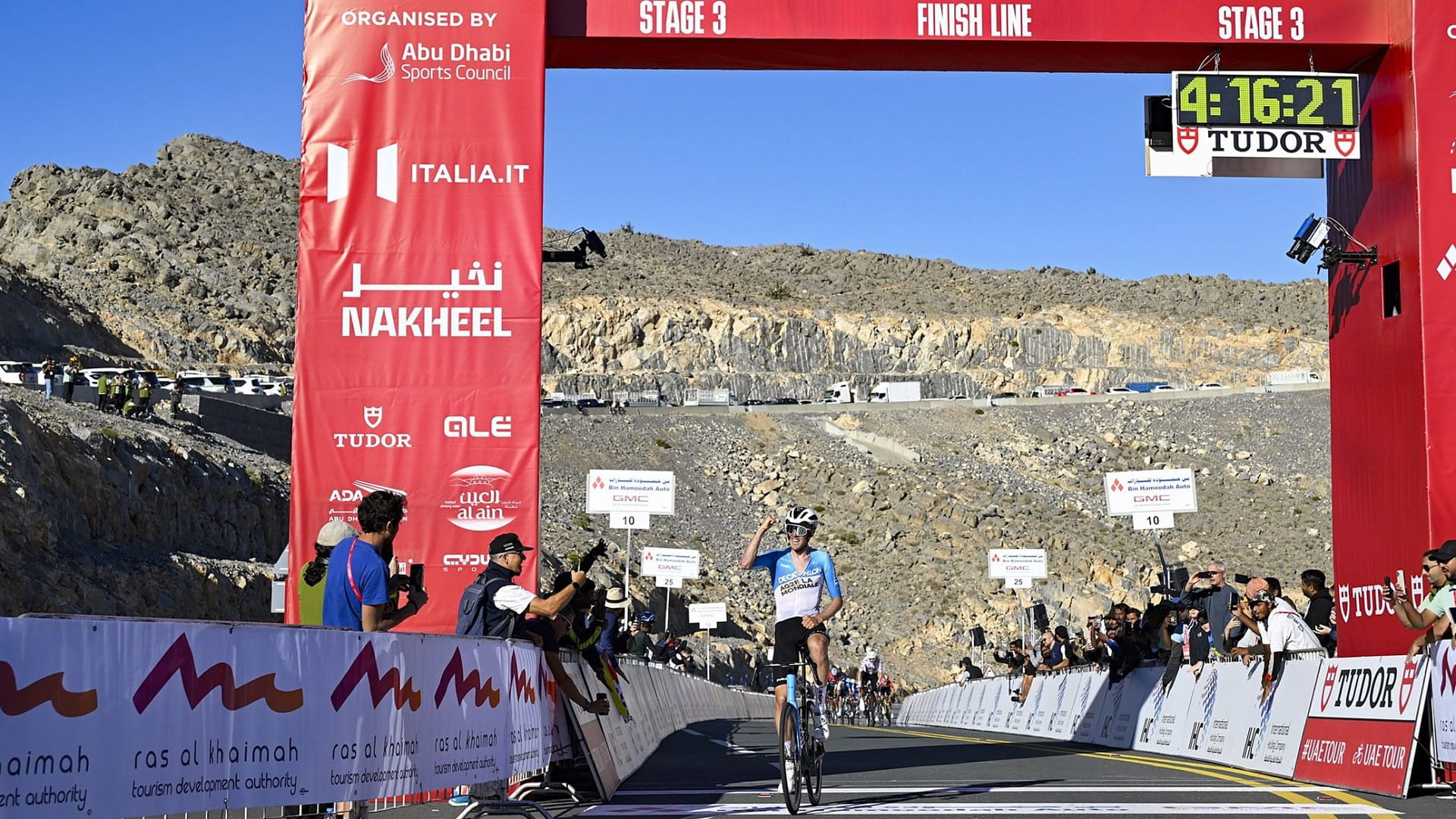 صورة بعنوان: الدراج الأسترالي أوكونور يتوج بلقب المرحلة 3 من طواف الإمارات 