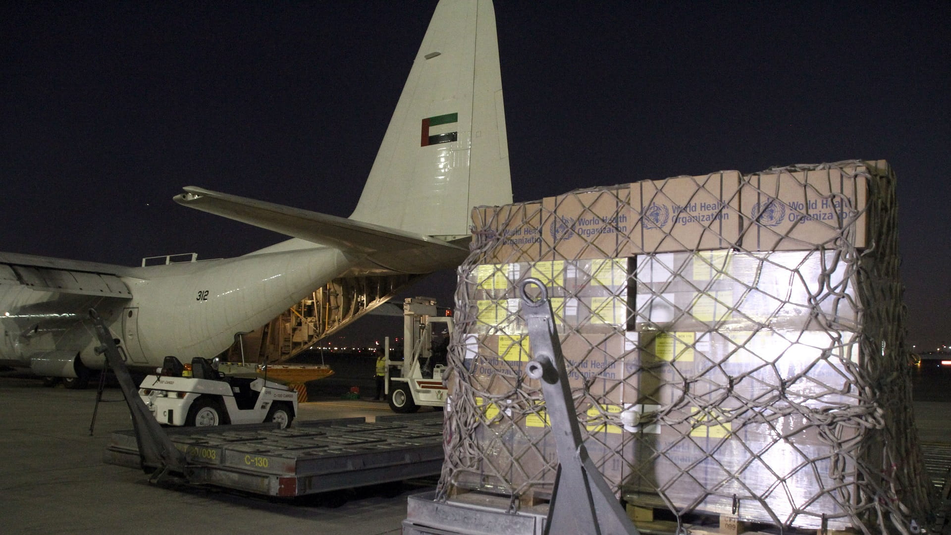 صورة بعنوان: المدينة العالمية للخدمات الإنسانية بدبي تواصل جسر إغاثة جوي لغزة 