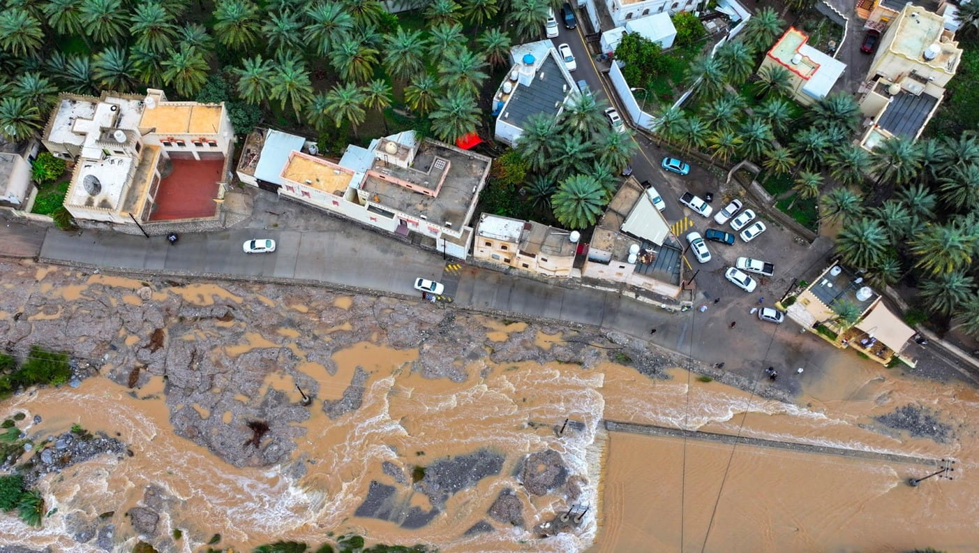 صورة بعنوان: مع تعرض الخليج لمنخفض جوي..السيول تودي بـحياة 3 أطفال في عُمان 