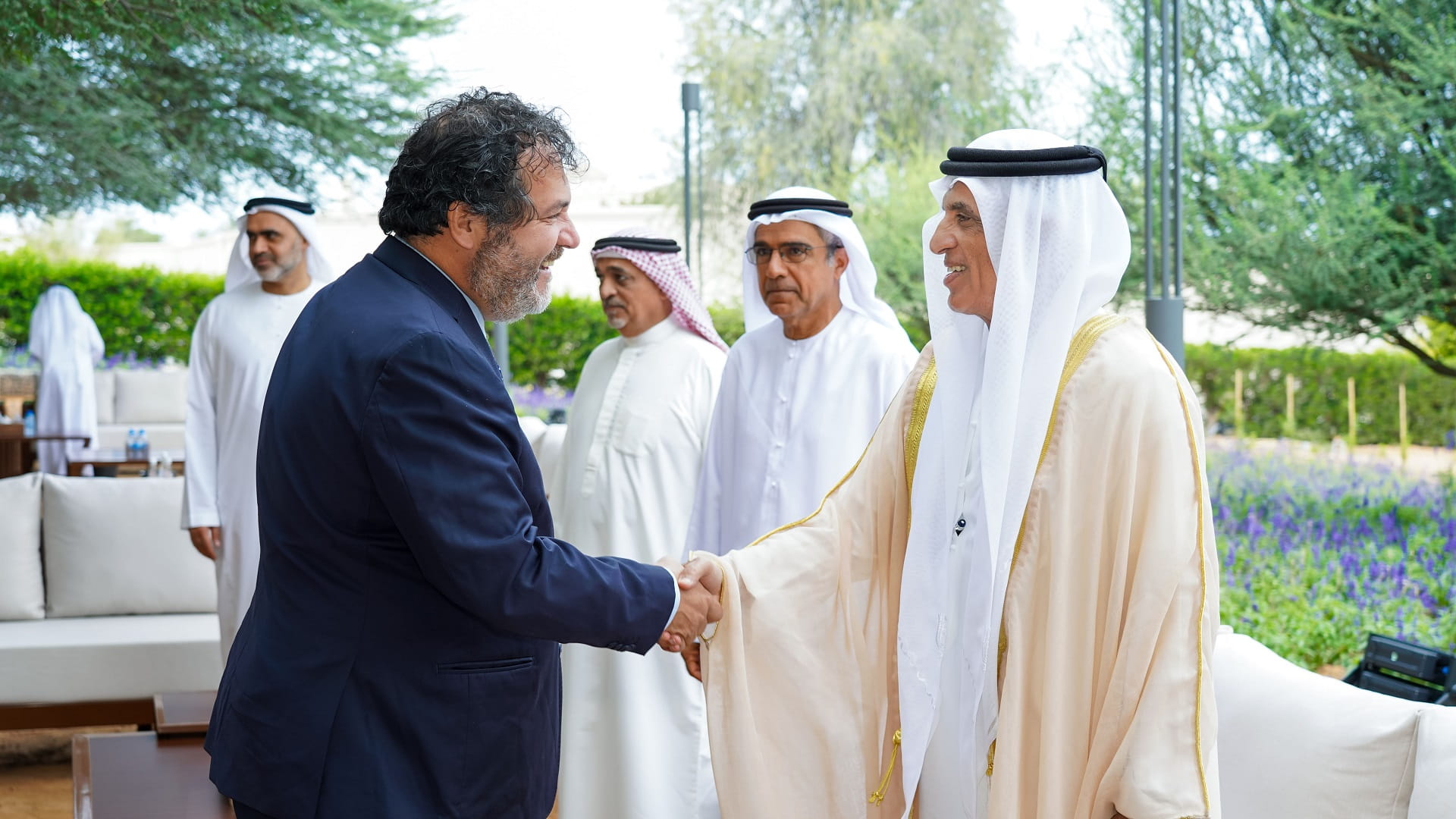 صورة بعنوان: سعود بن صقر يستقبل القنصل العام لمملكة هولندا 