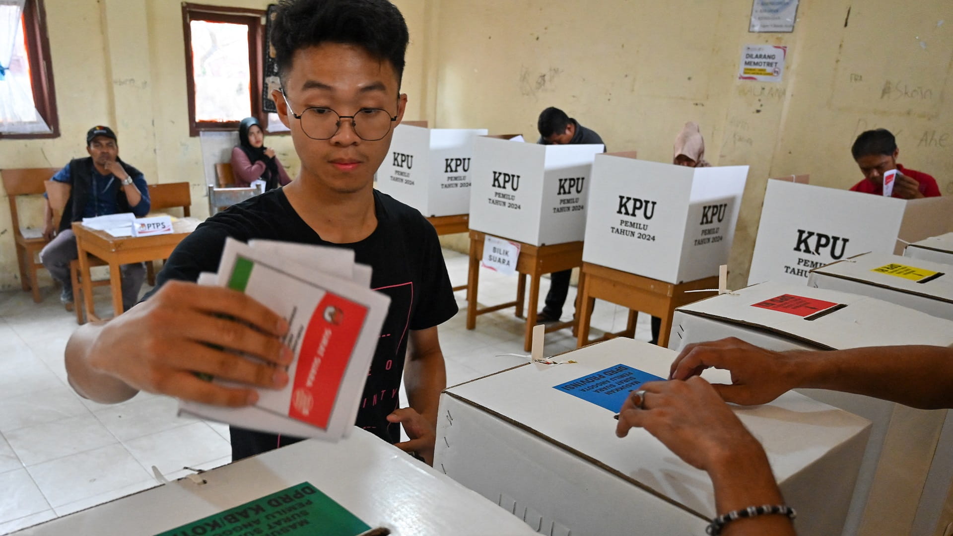 Image for the title: Indonesia votes for president, ex-general Subianto the favourite 