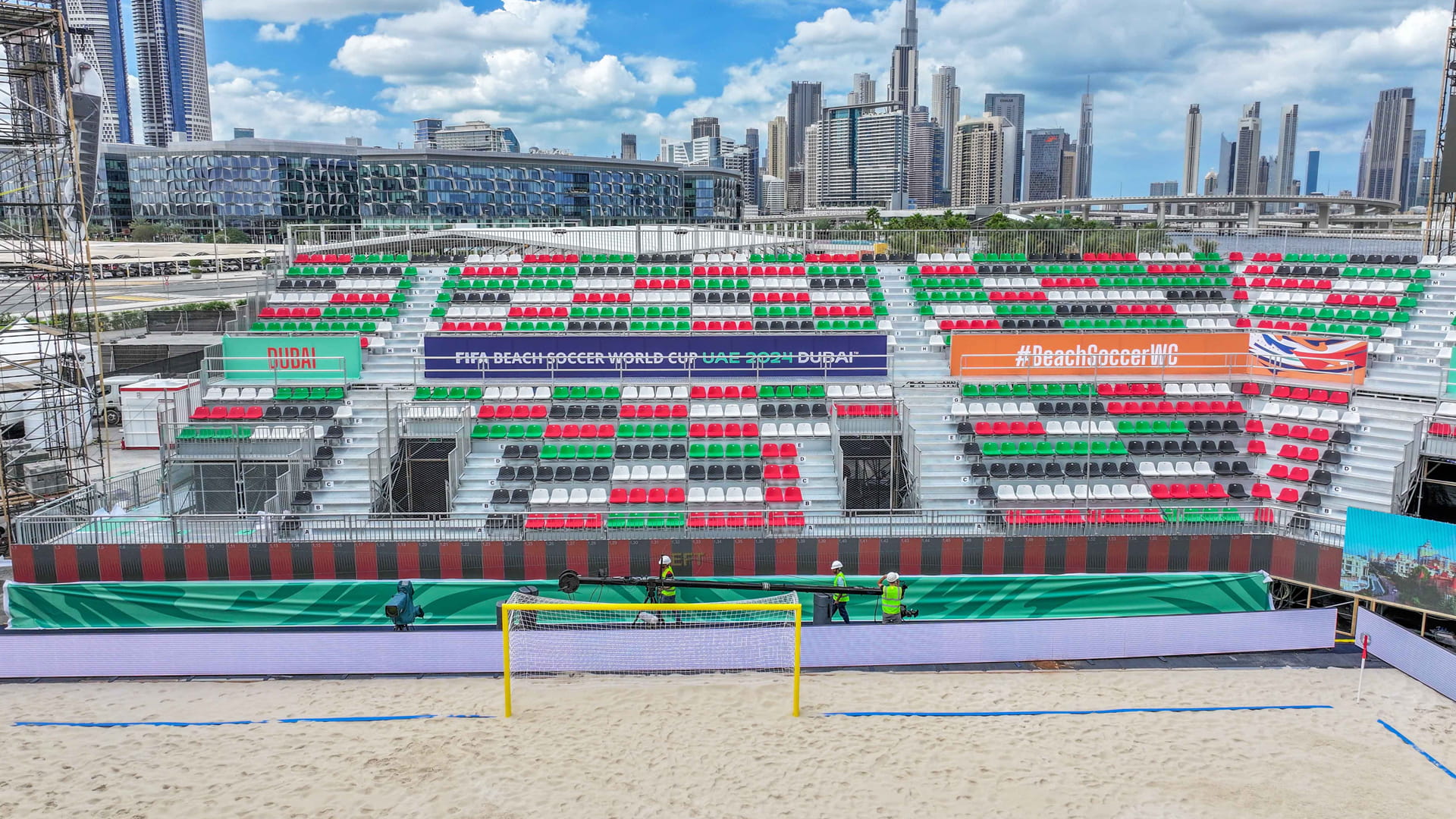 صورة بعنوان: إنجاز عالمي لملعب مونديال الشاطئية "الإمارات 2024" 