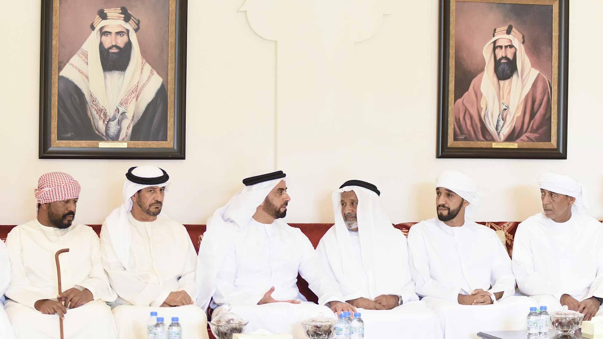 صورة بعنوان: سيف بن زايد يقدم واجب العزاء في شهيد الوطن محمد الشامسي 