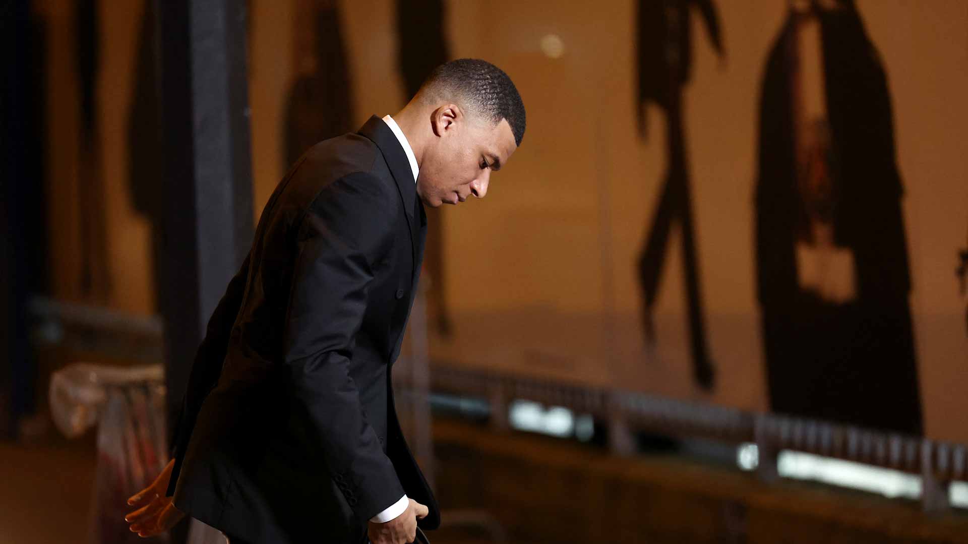 Image for the title: Mbappe tells PSG he plans to leave as saga draws to close 