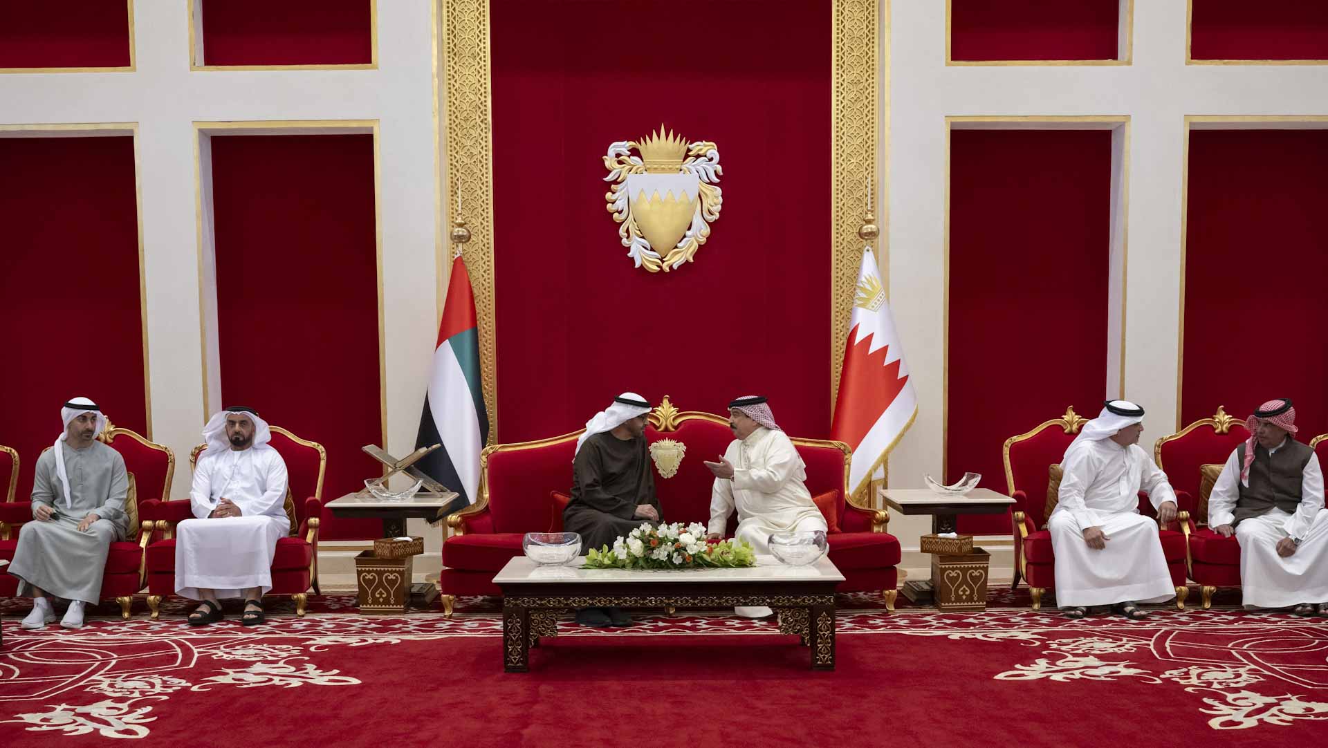 Image for the title: UAE President, King of Bahrain discuss relations developments 