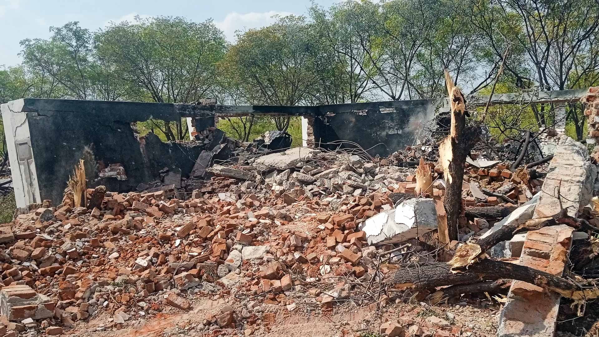 Image for the title: Ten killed in India fireworks factory fire 