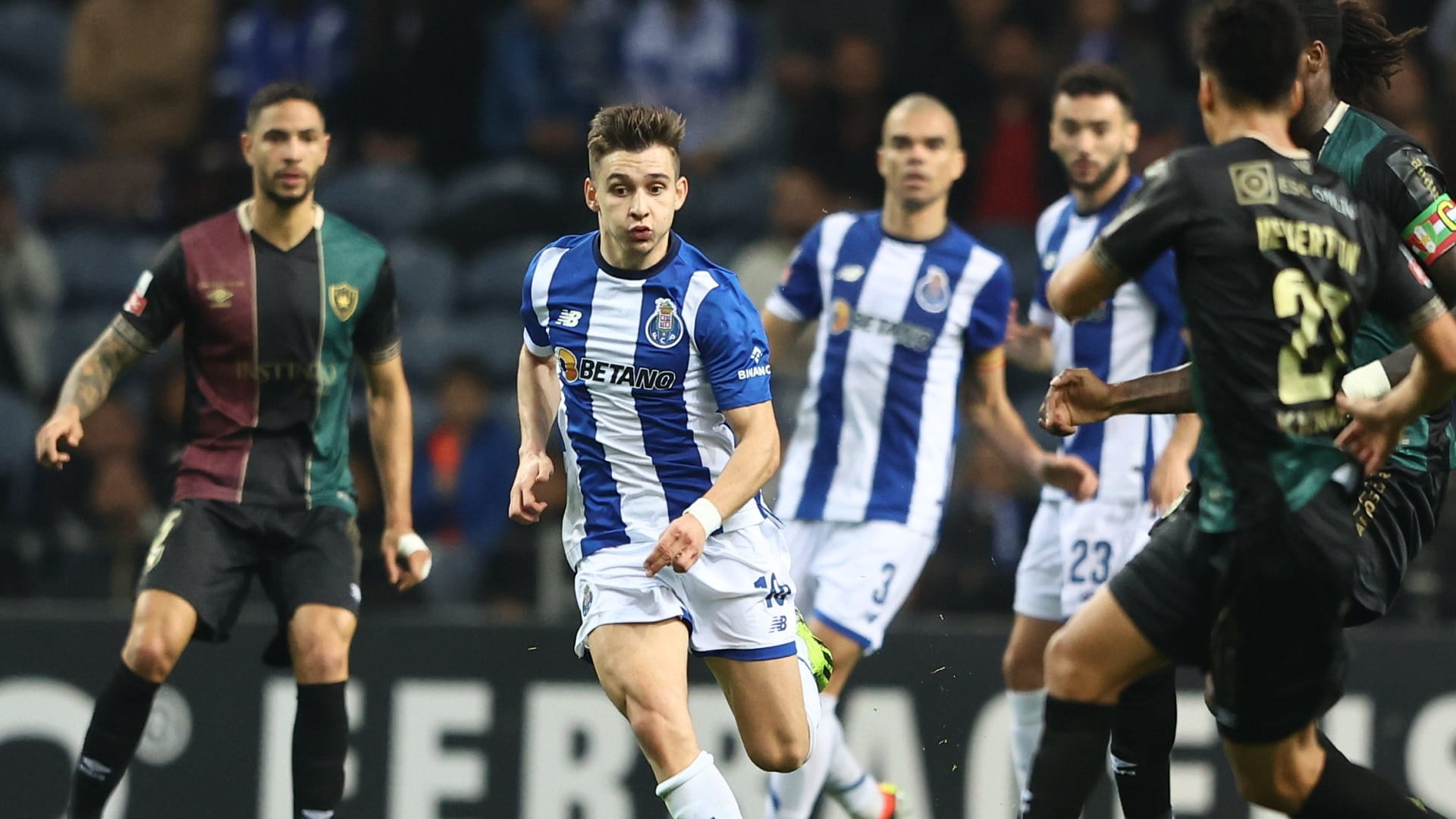 صورة بعنوان: بورتو يستعيد نغمة الانتصارات في الدوري البرتغالي 