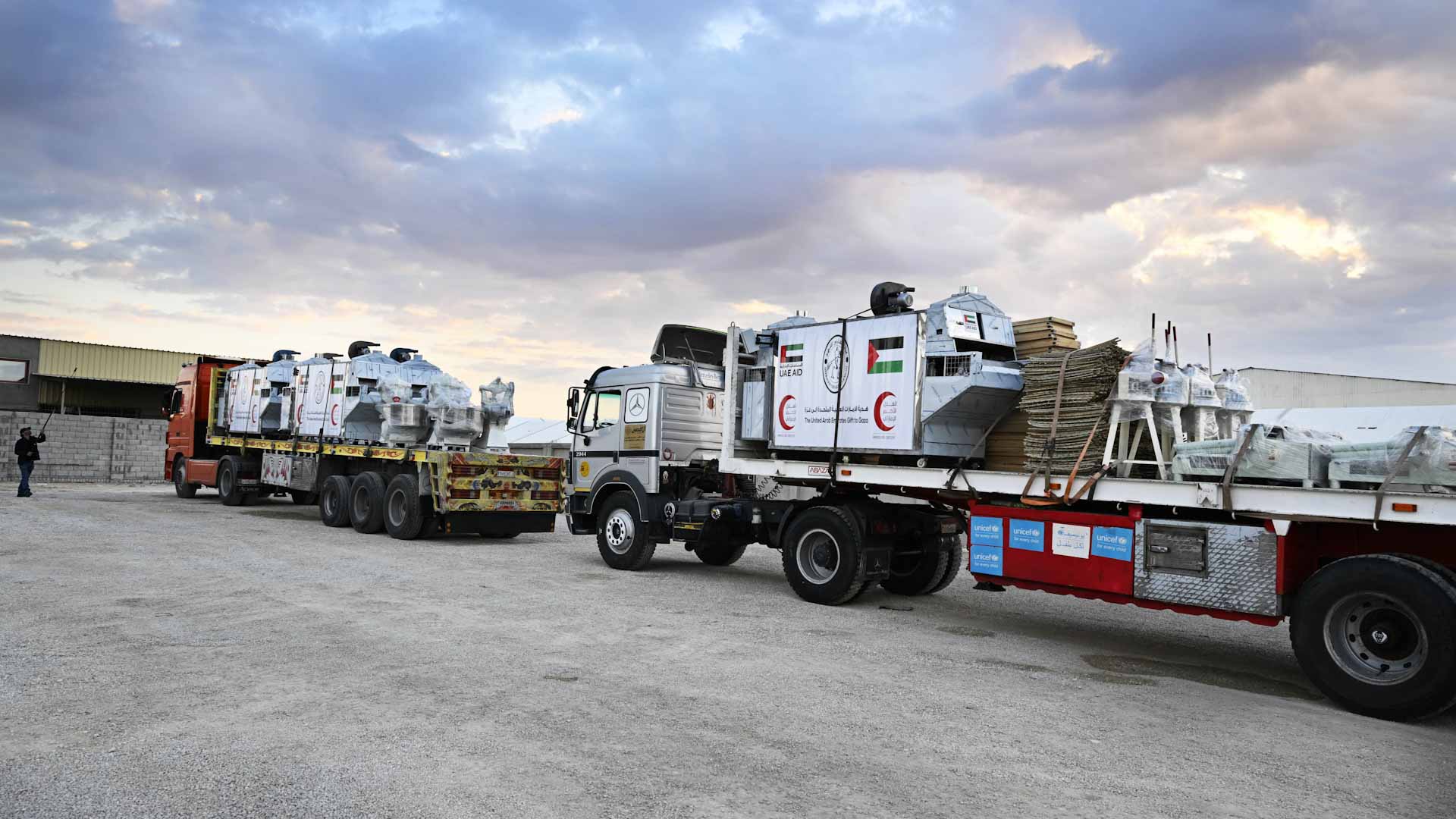 Image for the title: UAE sends 5 automatic bakeries to Al Arish 