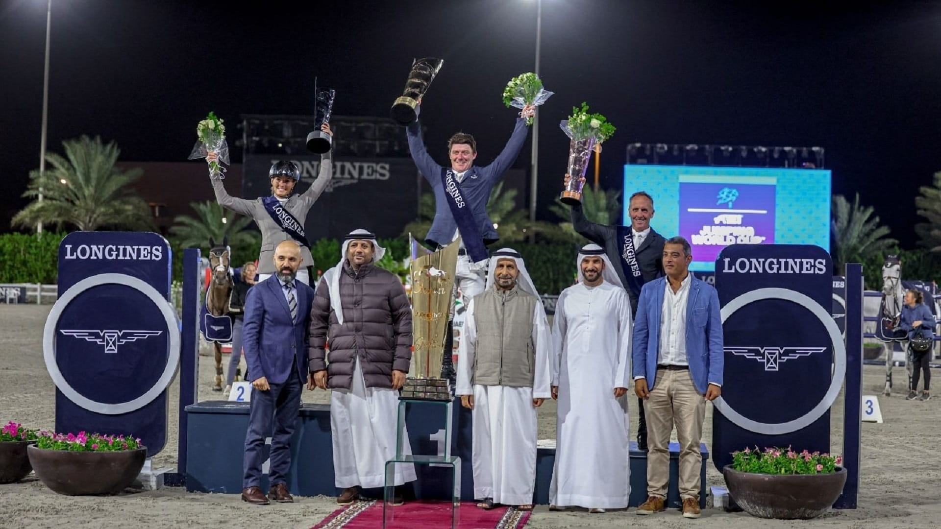 صورة بعنوان: تتويج مايكل بيندر ببطولة كأس حاكم الشارقة الدولية لقفز الحواجز 