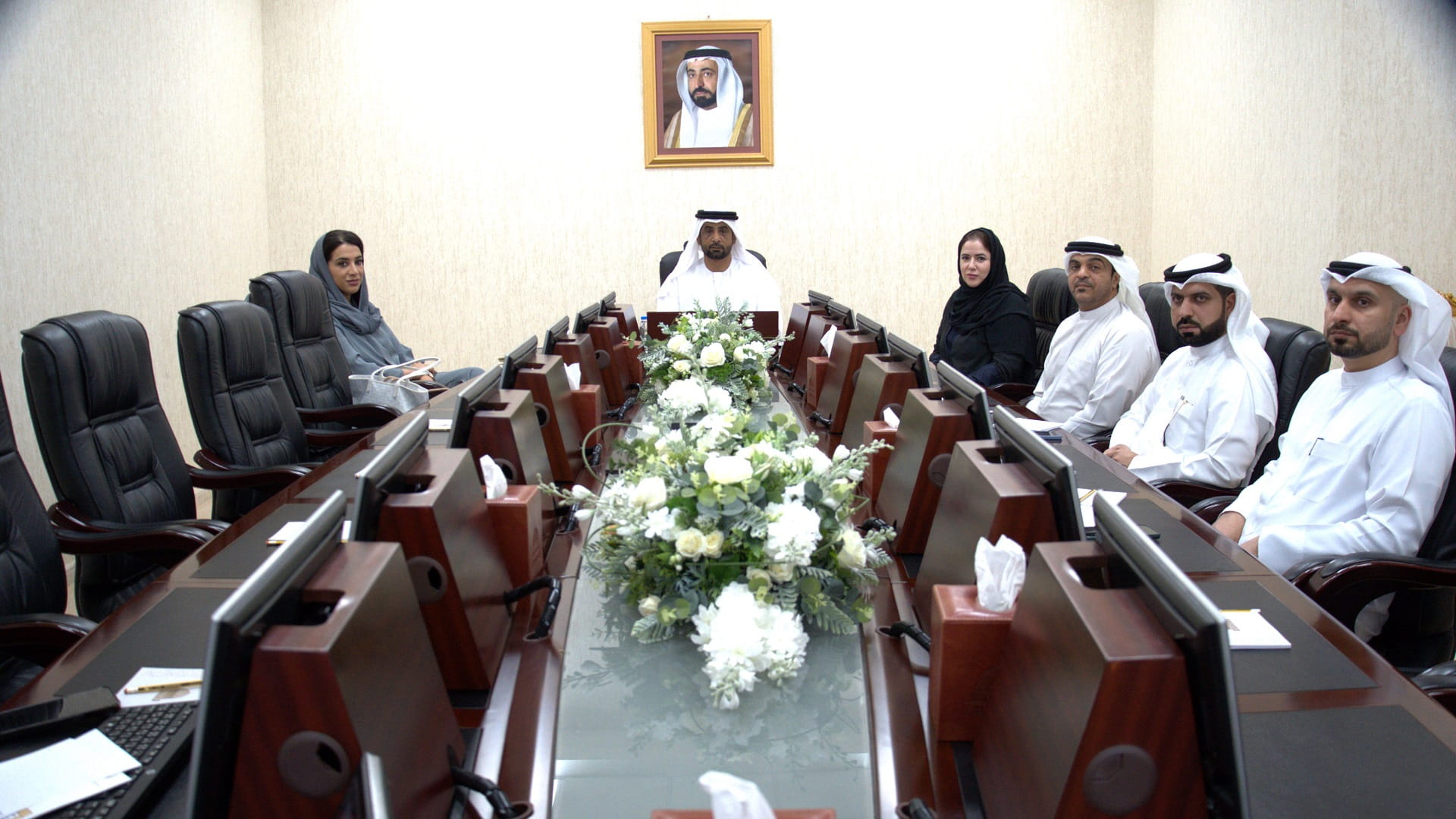 صورة بعنوان: لجنة باستشاري الشارقة تبحث سياسة هيئة الإنماء التجاري والسياحي  
