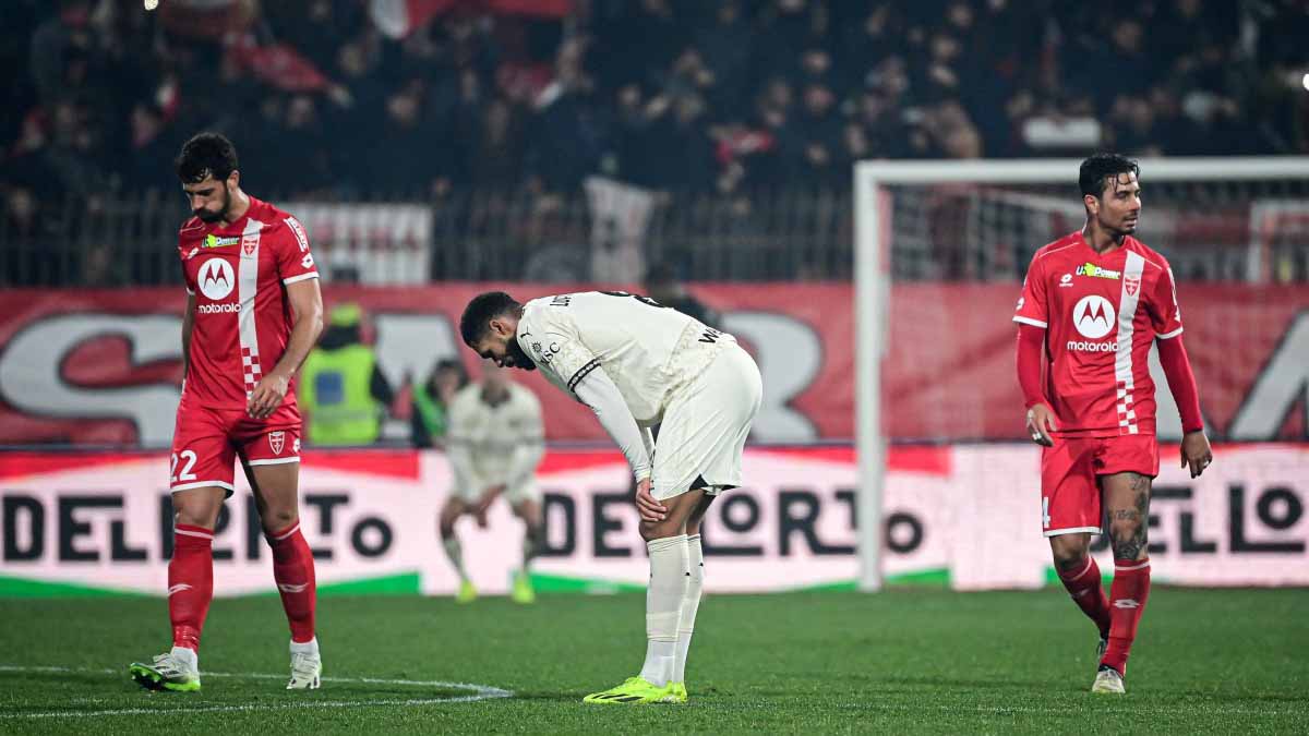 صورة بعنوان: ميلان يسقط أمام مونزا في الدوري الإيطالي لكرة القدم  