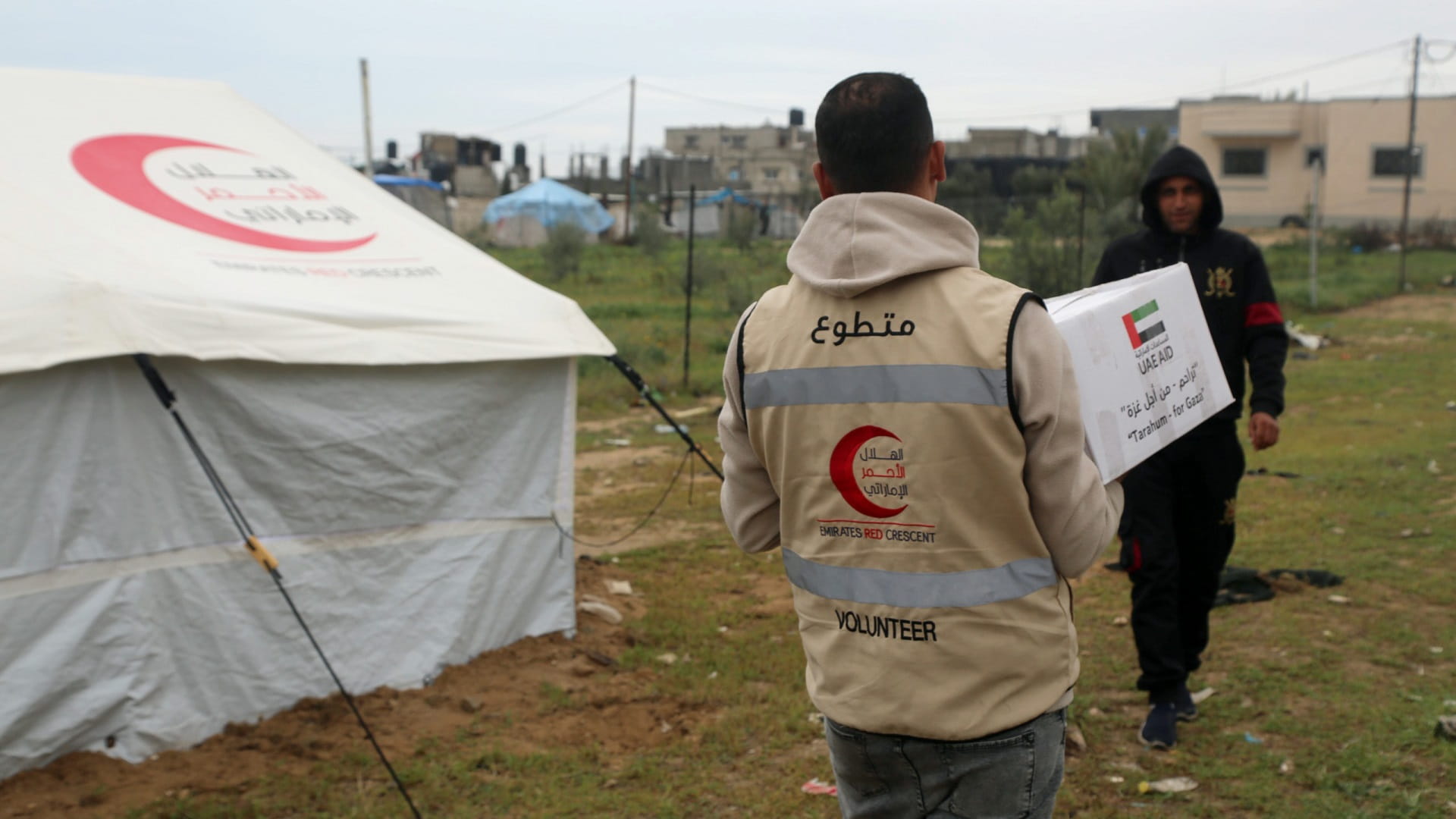 صورة بعنوان: الإمارات ترسل آلاف الطرود الغذائية والطبية للفلسطينيين في غزة 