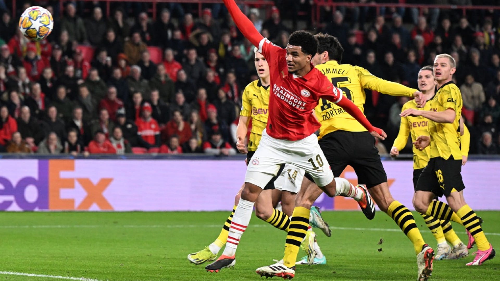 صورة بعنوان: إيندهوفن يخطف التعادل من دورتموند في دوري أبطال أوروبا 