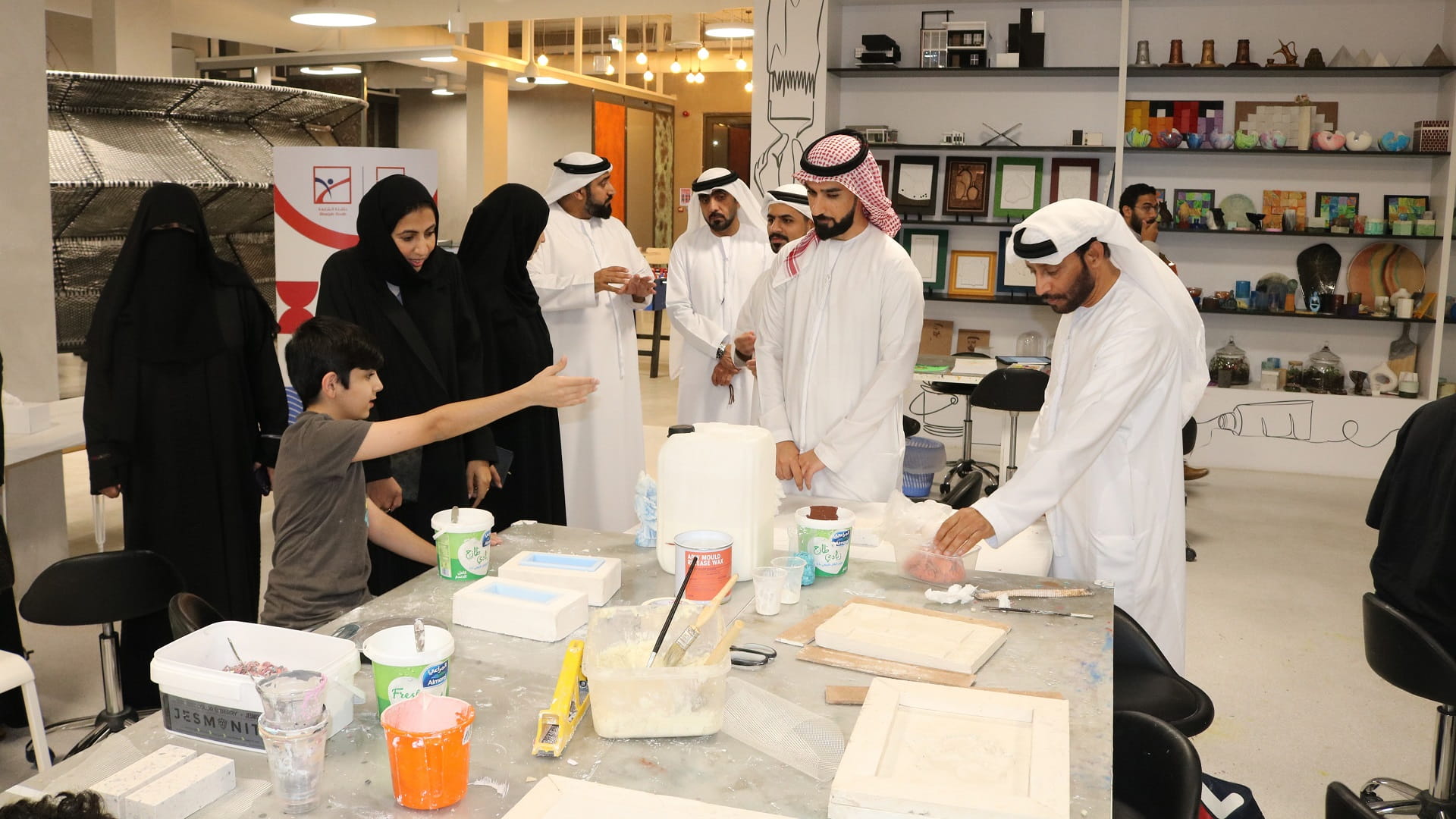 صورة بعنوان: تربية استشاري الشارقة تطلع على جهود مؤسسات ربع قرن لإعداد الأجيال 