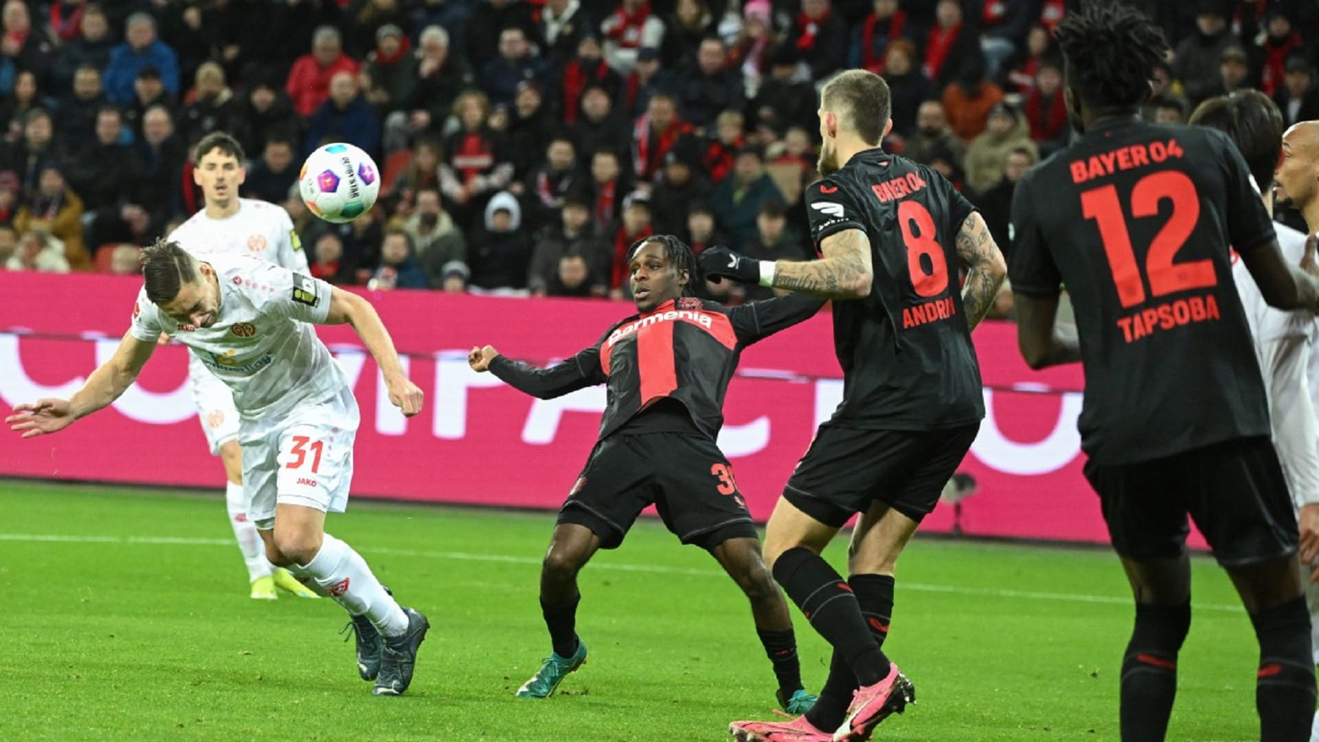 صورة بعنوان: باير ليفركوزن يعزز صدارته للدوري الألماني  