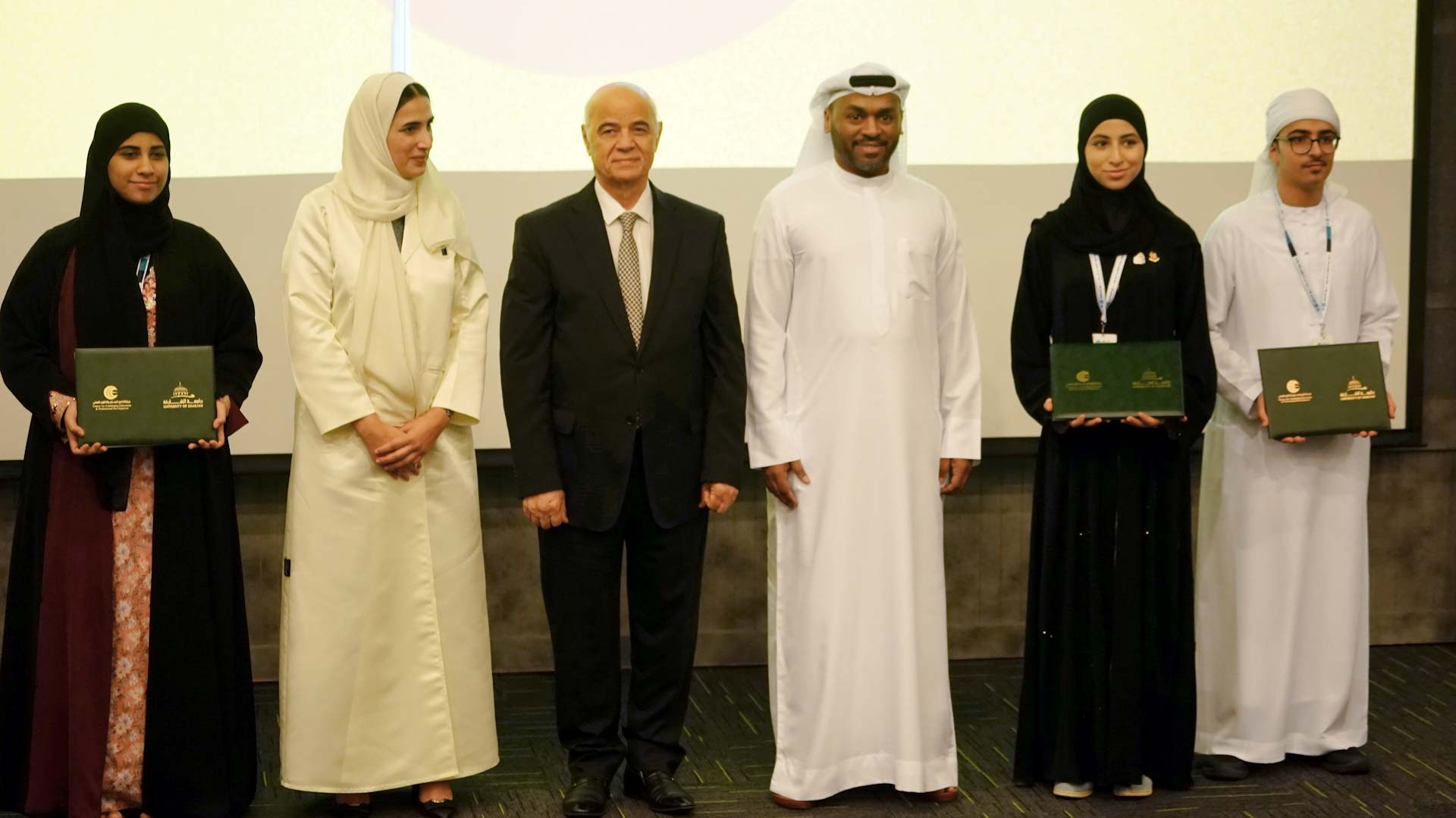 صورة بعنوان: جامعة الشارقة تخرج الدورة 2 من برنامج دبلوم البرلمان العربي للطفل  