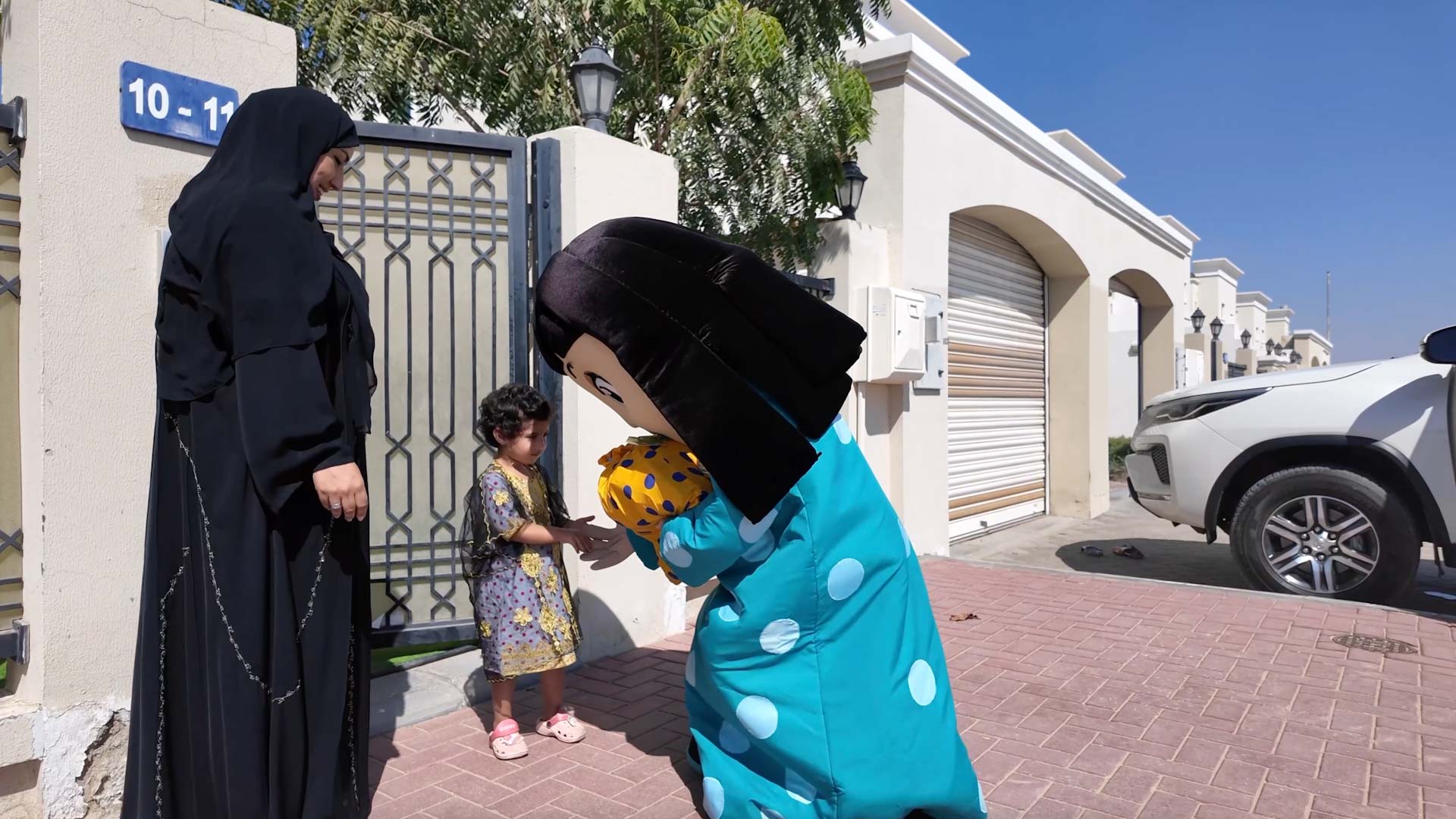 صورة بعنوان: "اجتماعية الشارقة" تسعد الأسر المستفيدة وكبار السن في "حق الليلة" 