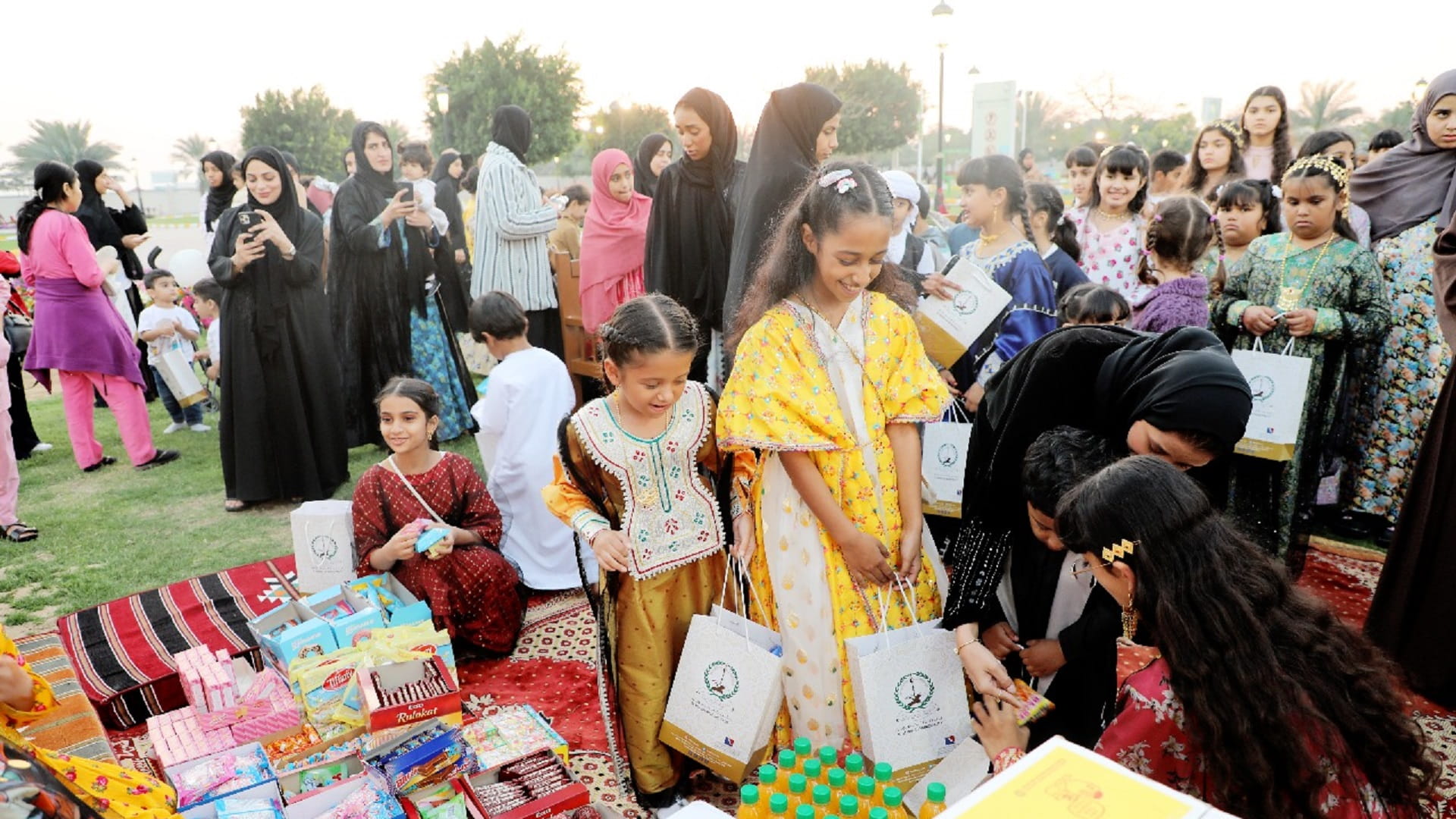 صورة بعنوان: بلدية الحمرية تحتفل بحق الليلة عبر فعاليات متنوعة تجذب الأسر  