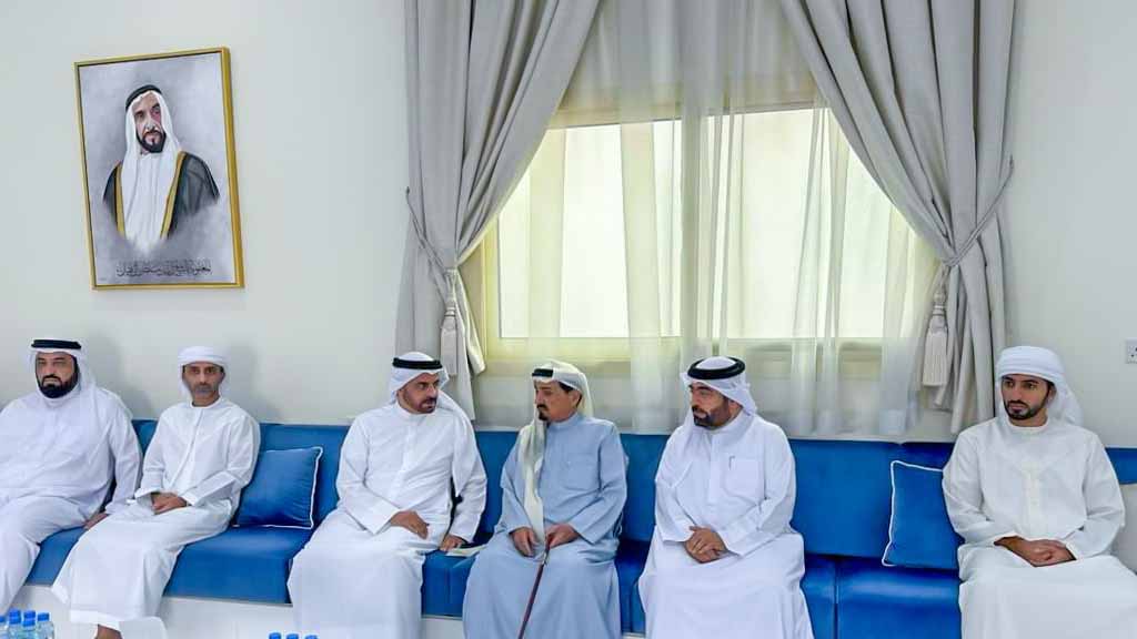 صورة بعنوان: حاكم عجمان يعزي بوفاة نورة الشامسي وعوشة آل معين 