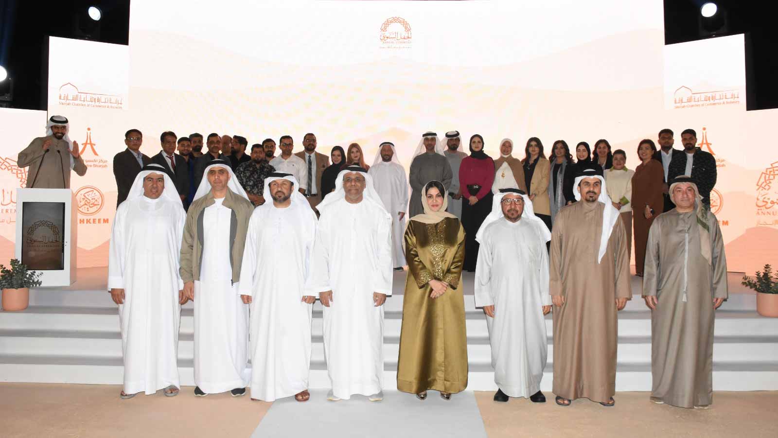 صورة بعنوان: غرفة الشارقة تكرم موظفيها المتميزين في حفلها السنوي 