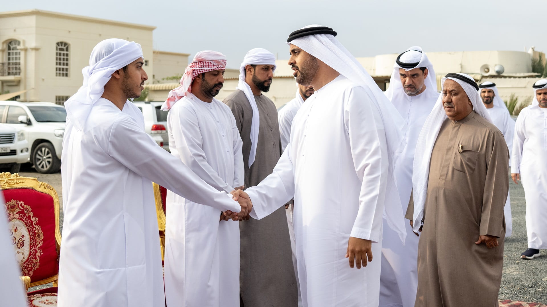 صورة بعنوان: ذياب بن محمد بن زايد يعزي بوفاة والد الشهيد سعيد راشد المحرزي 