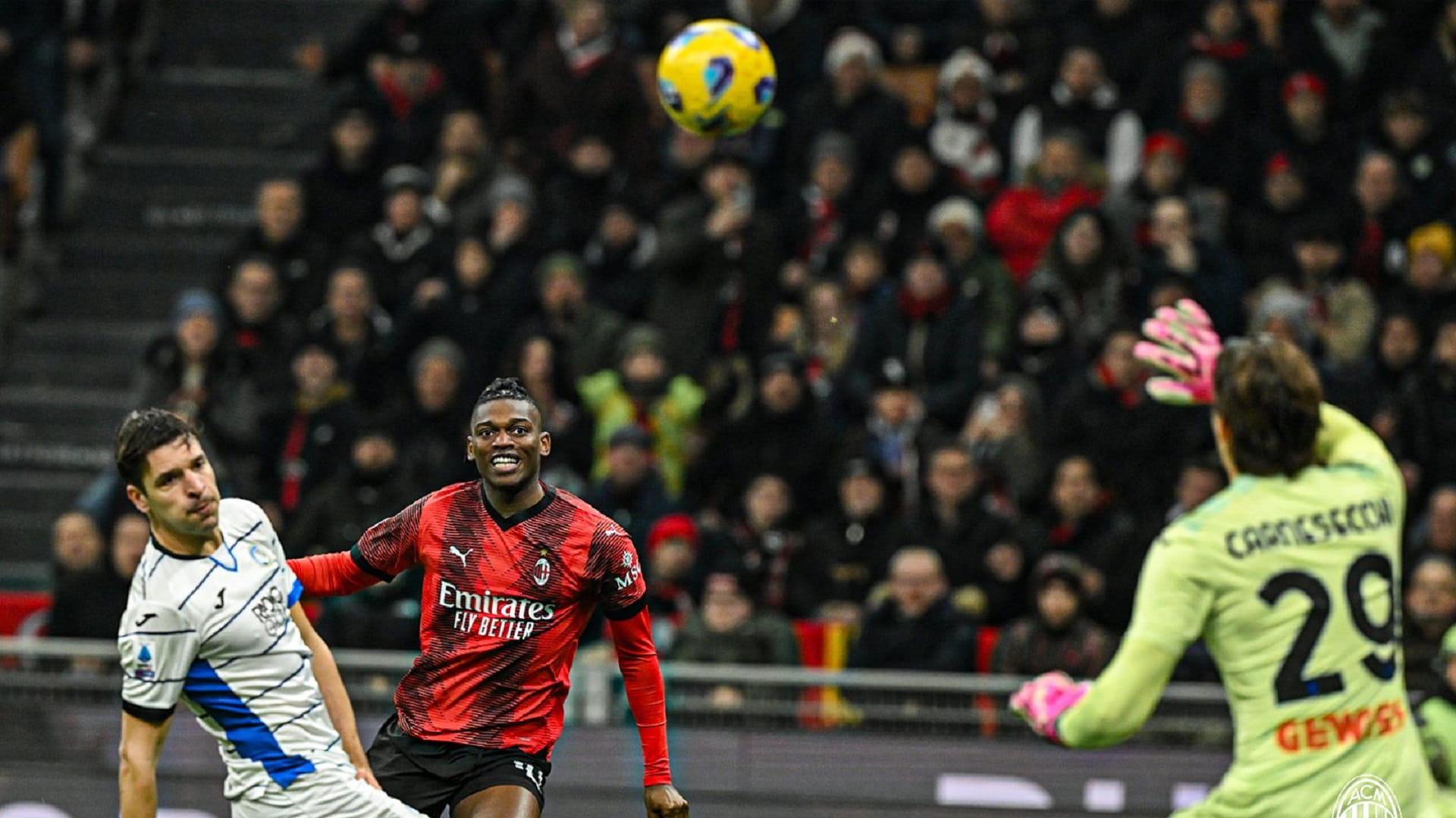 صورة بعنوان: ميلان يسقط بفخ التعادل الإيجابي أمام أتالانتا في الدوري الإيطالي 