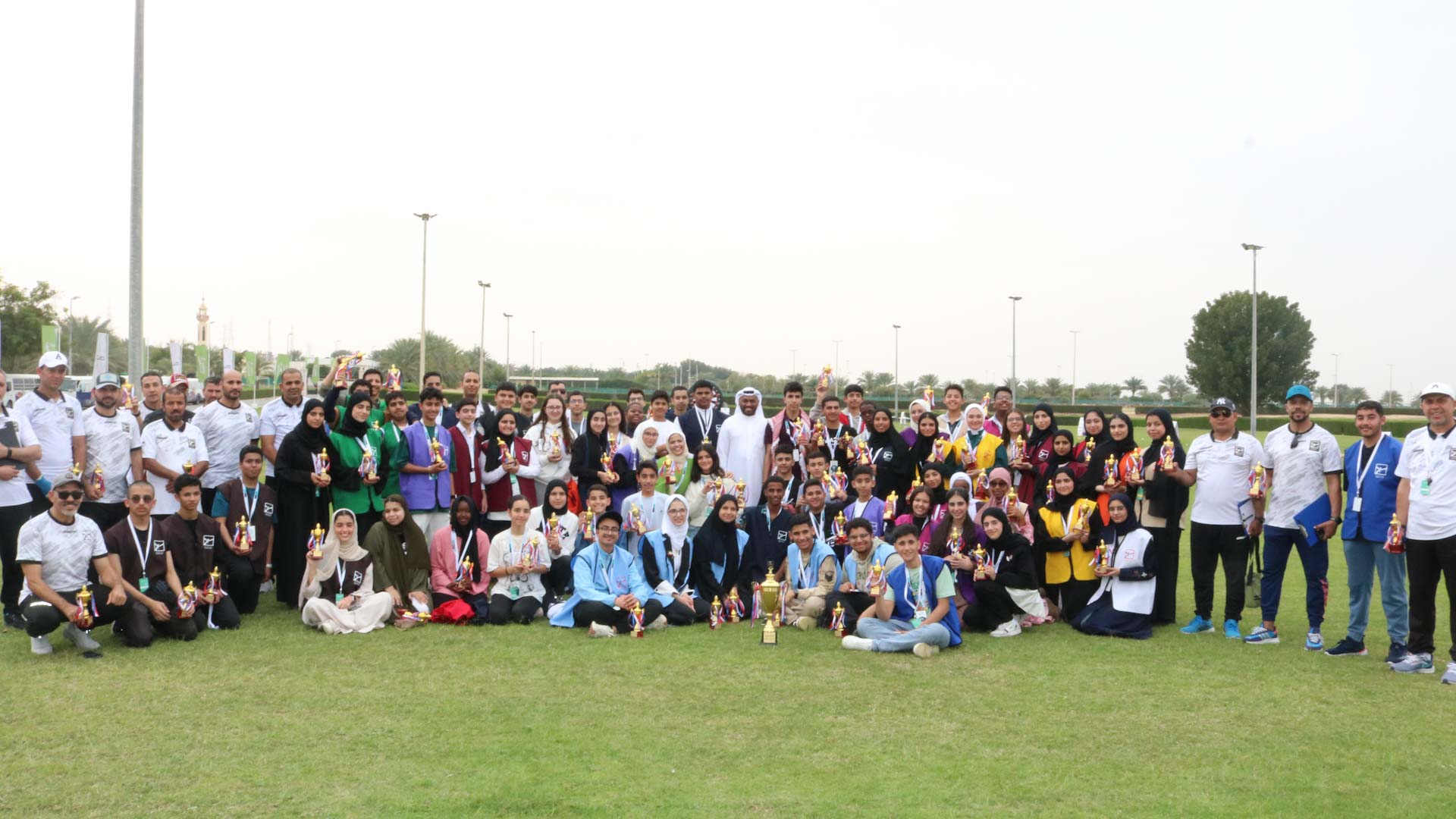 صورة بعنوان: تحديات ربع قرن تجمع أعضاء البرلمان العربي للطفل وشورى شباب الشارقة 