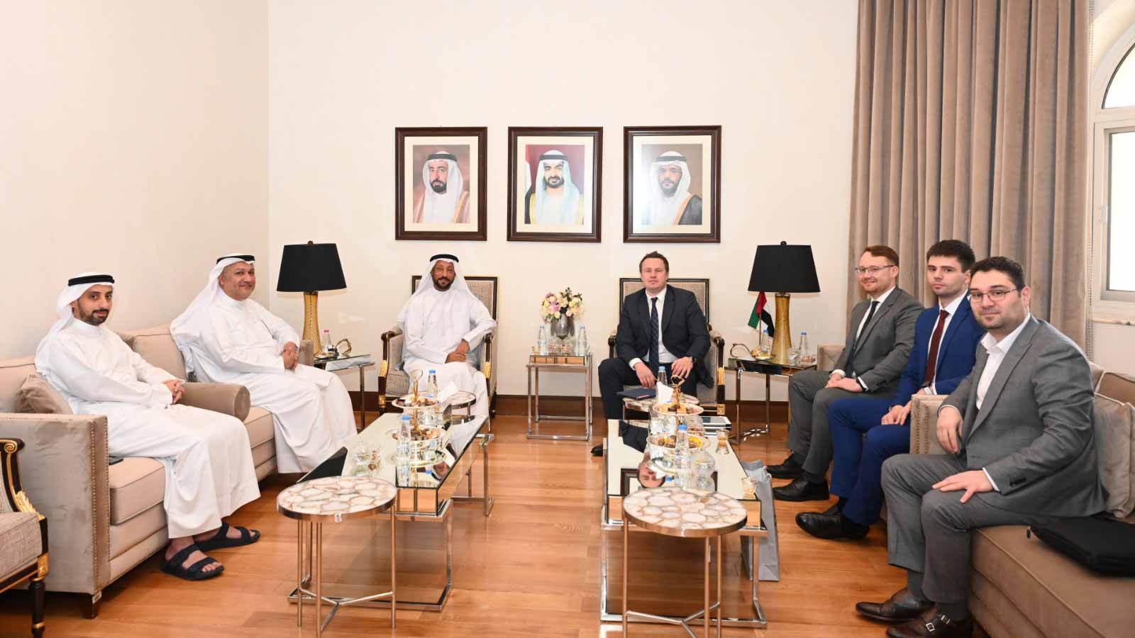 صورة بعنوان: غرفة الشارقة تبحث مع وفدين من إستونيا وروسيا تعزيز التعاون 