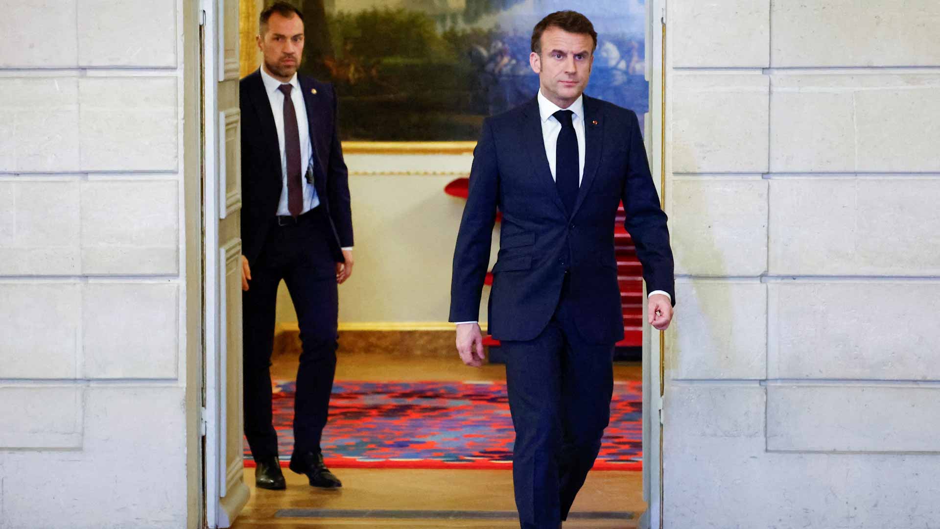 Image for the title: Macron announces steps to boost Ukraine, does not exclude troops 