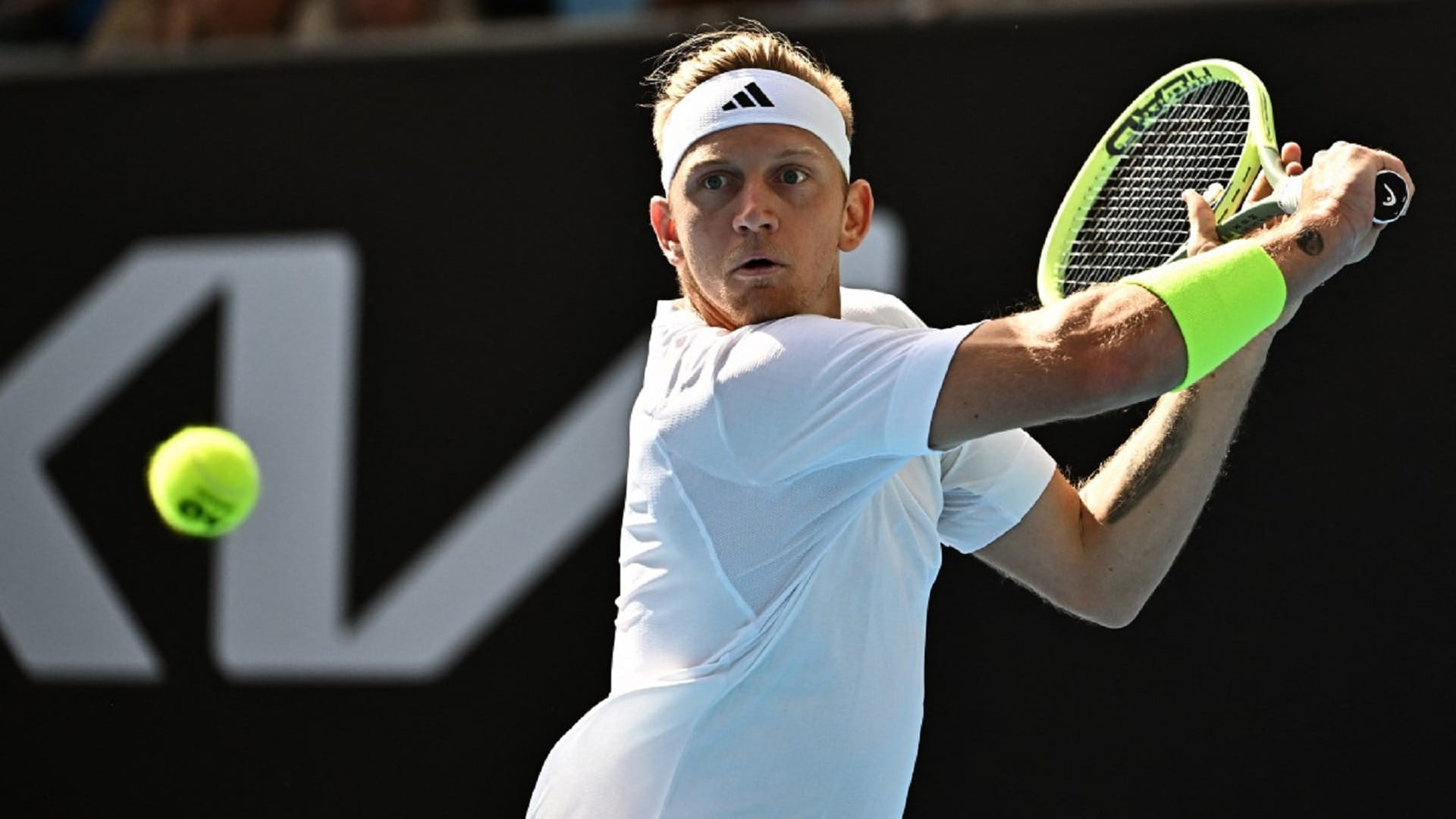 صورة بعنوان: الإسباني دافيدوفيتش فوكينا يتقدم في بطولة دبي للتنس 