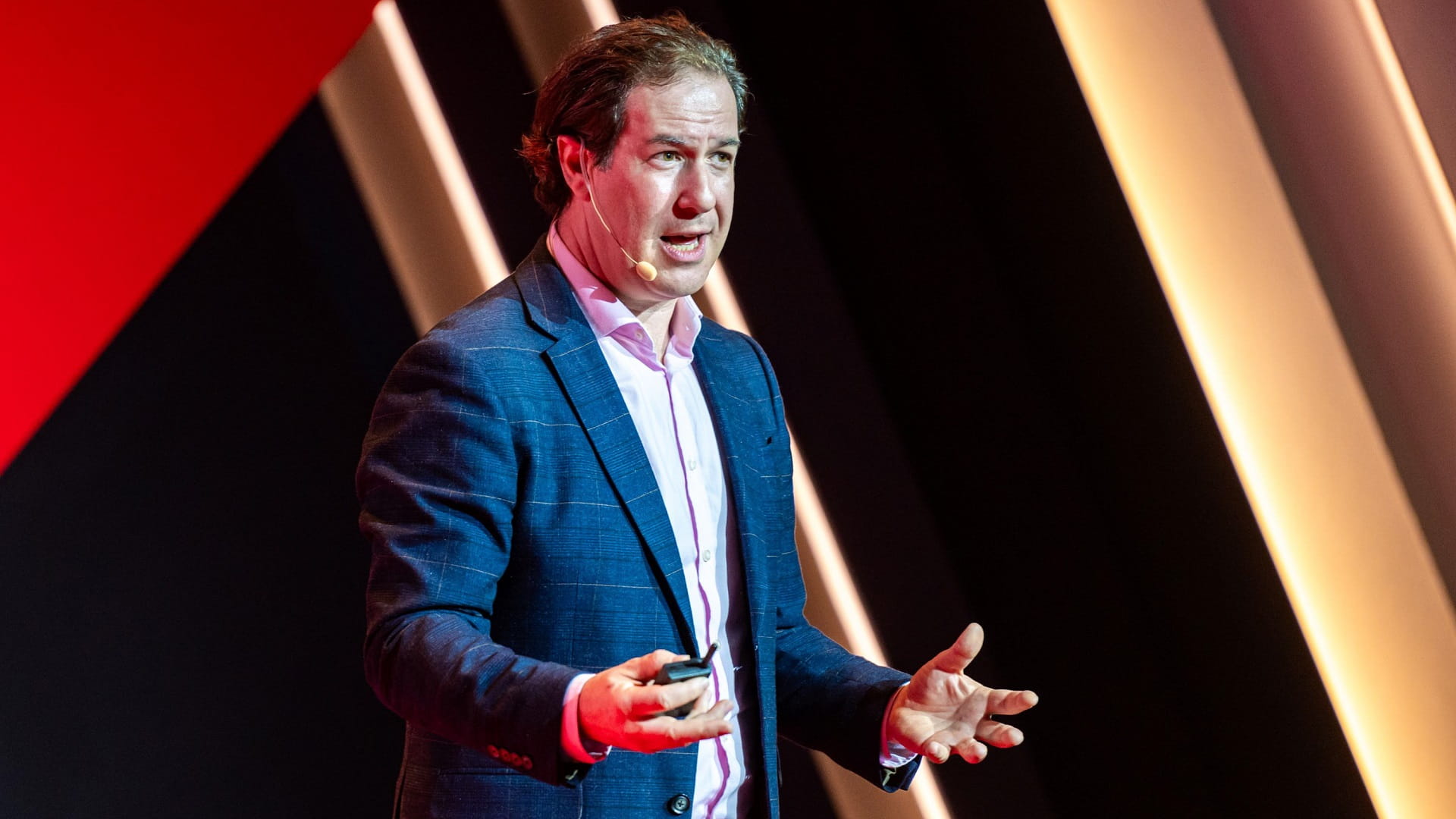 Image for the title: Xposure 24: Edwards displays transformative power of perception 