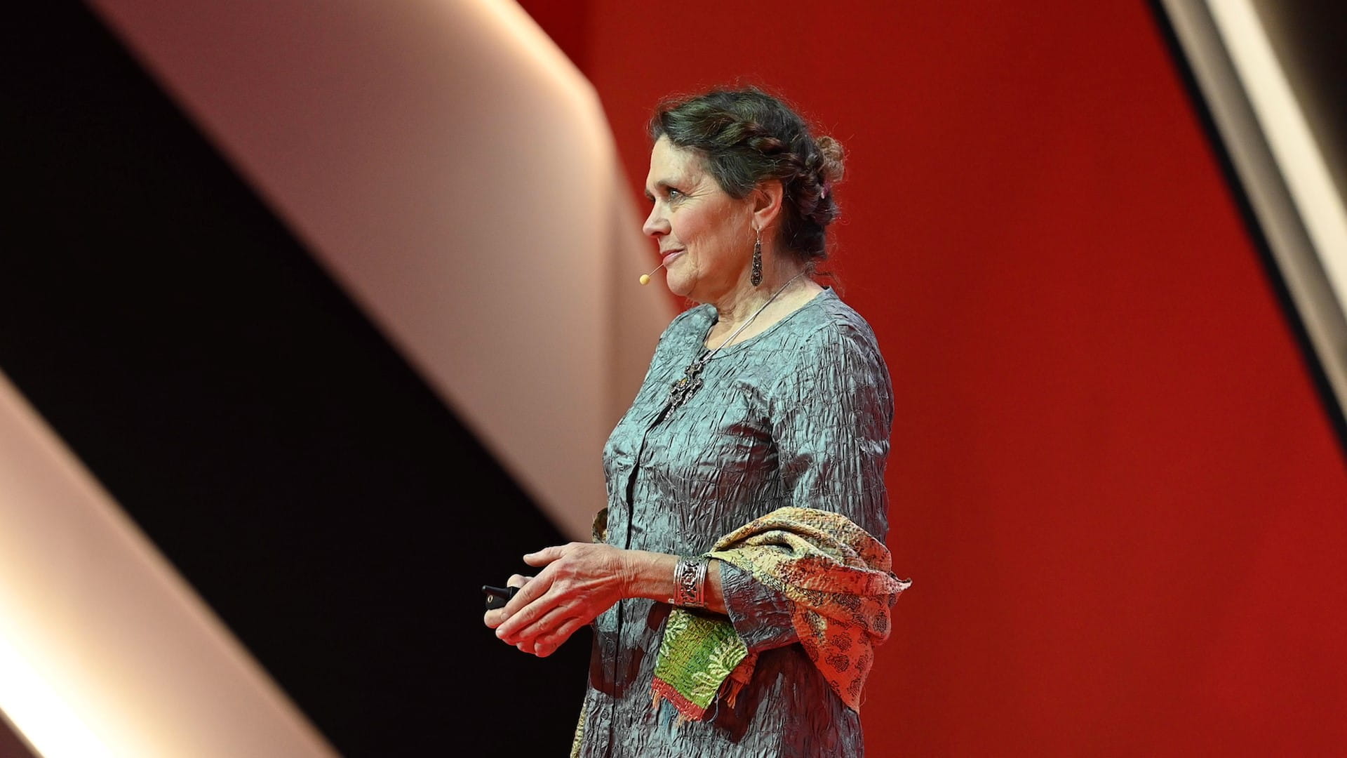 صورة بعنوان: بيث والد تستكشف في "اكسبوجر 8" العلاقة المعقدة بين البشر والطبيعة 