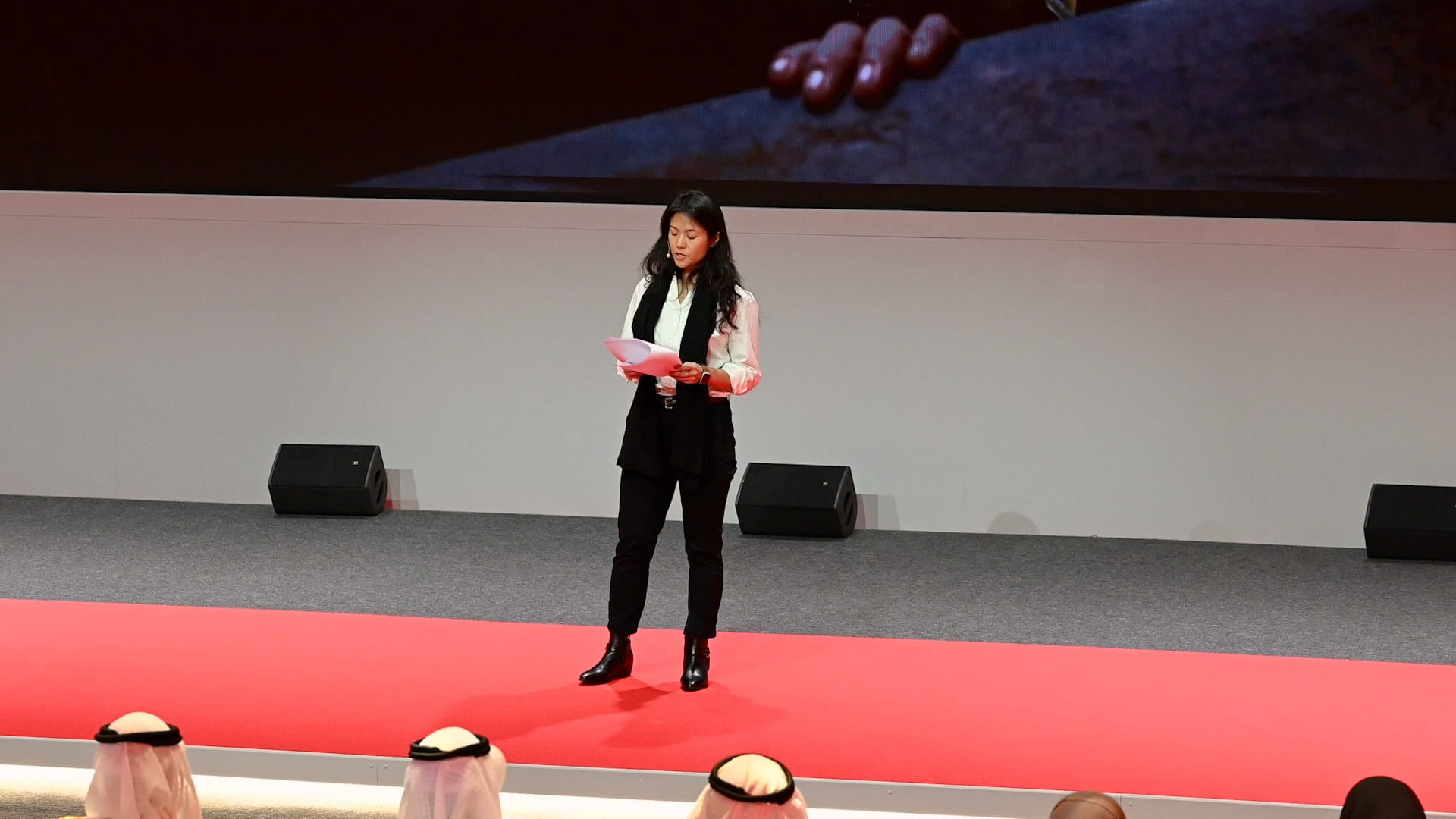 صورة بعنوان: نيكول تونغ تعكس معاناة الأطفال خلال النزاعات في معرض باكسبوجر 