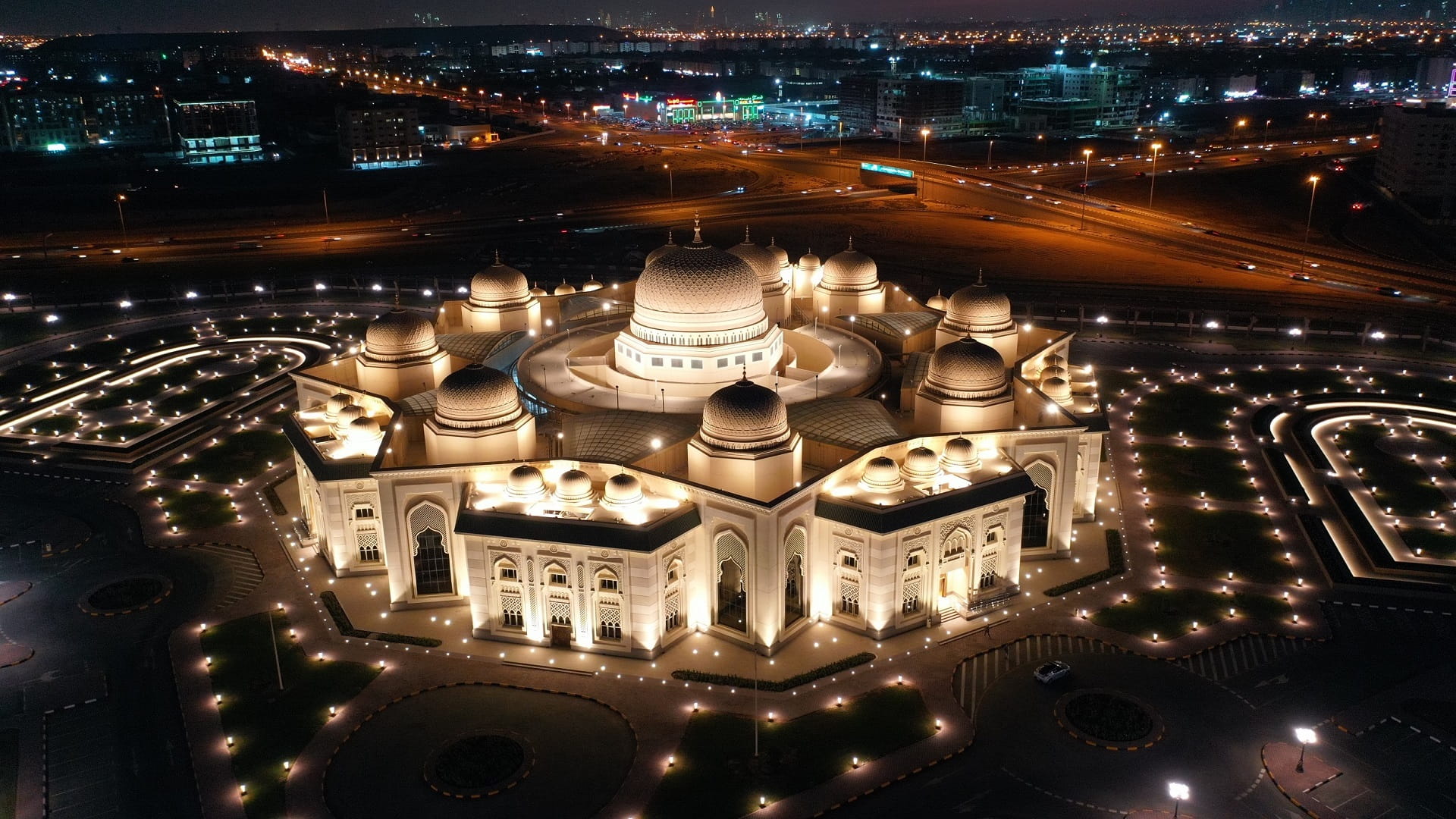 صورة بعنوان: رئيسة شؤون الأسرة السورية: مجمع القرآن إنجاز حضاري وهدية للإنسانية 