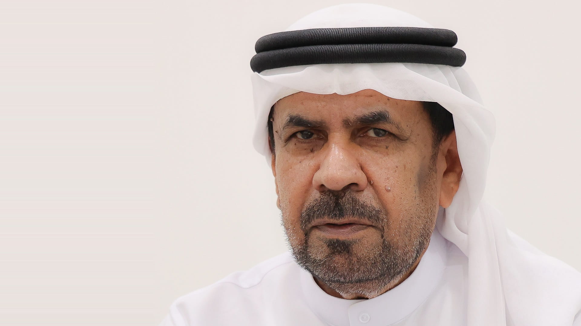 صورة بعنوان: جمعية الشارقة الخيرية تسير حاوية من الأجهزة الطبية إلى موريتانيا 