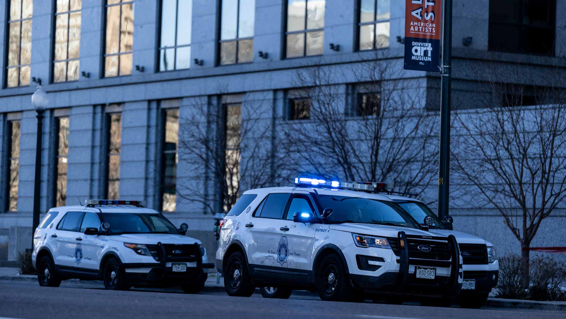 صورة بعنوان: الشرطة توقف رجلاً أطلق النار على مقر المحكمة العليا في كولورادو 