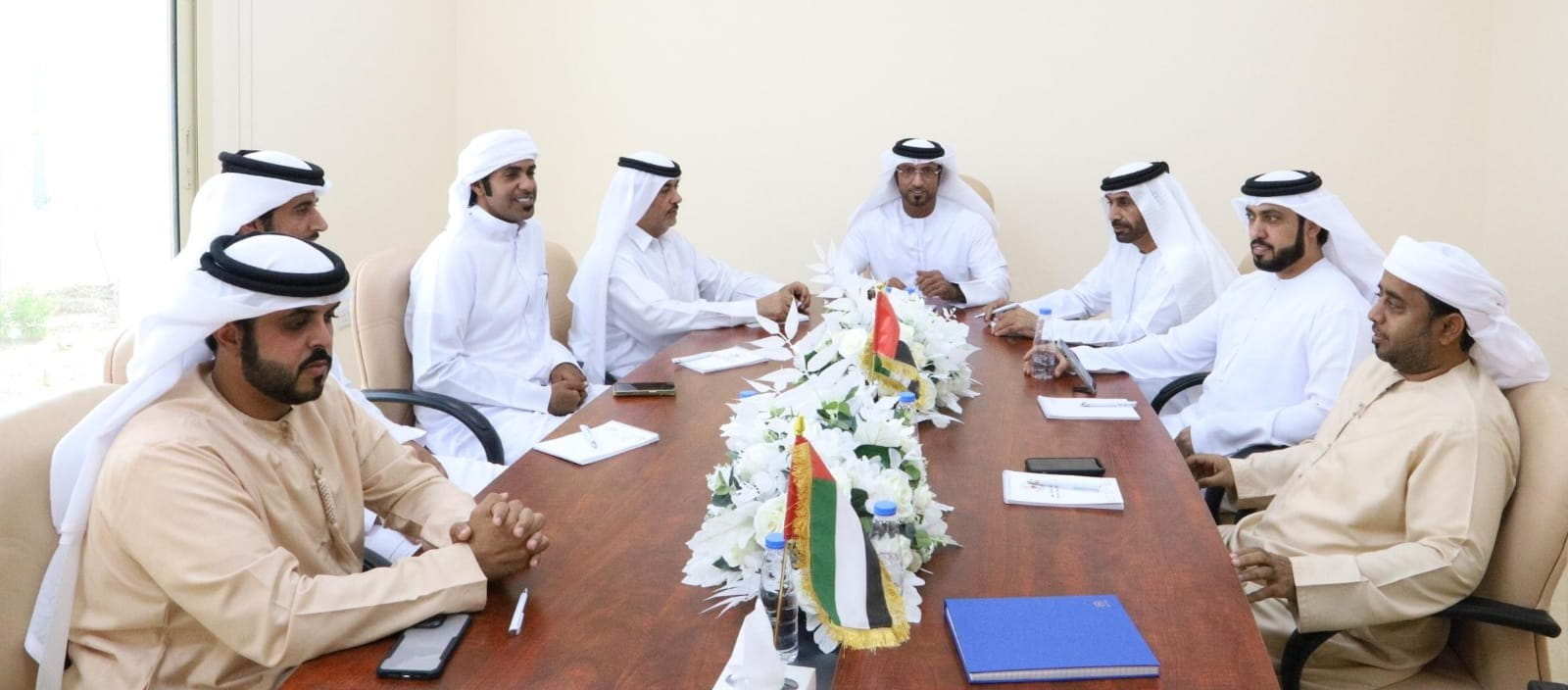 صورة بعنوان: "الشارقة لسباقات الهجن" يناقش خططه للموسم الجديد 