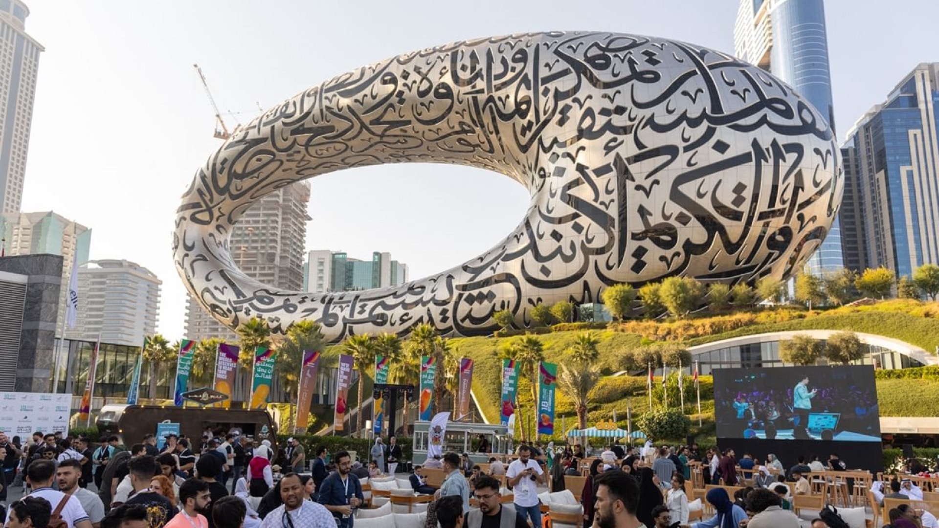 صورة بعنوان: "قمة المليار" تختتم فعالياتها بـ 300 مليون تفاعل على منصات التواصل 