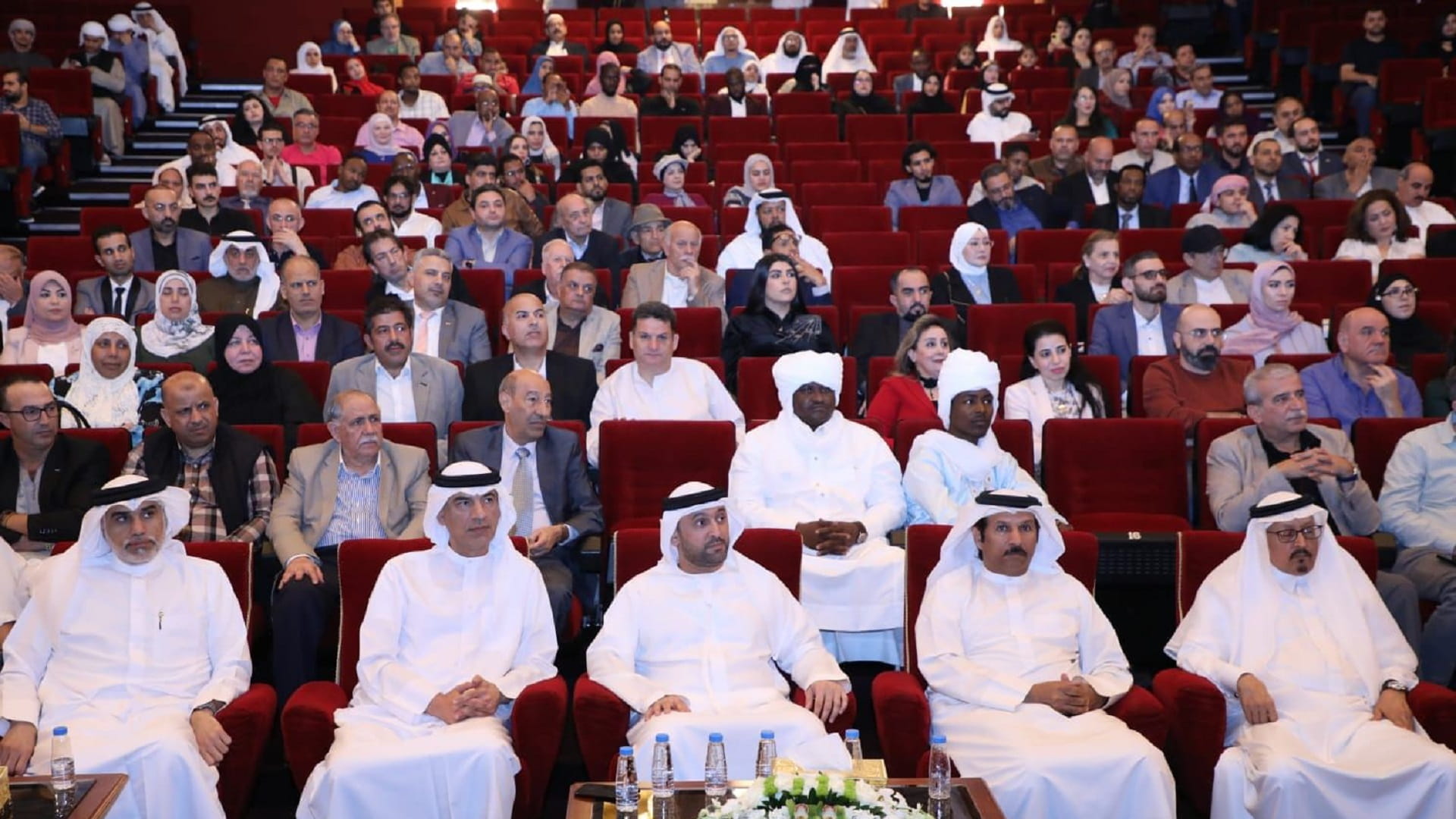 صورة بعنوان: قصائد تحلق في فضاء الذكريات ضمن مهرجان الشارقة للشعر العربي 