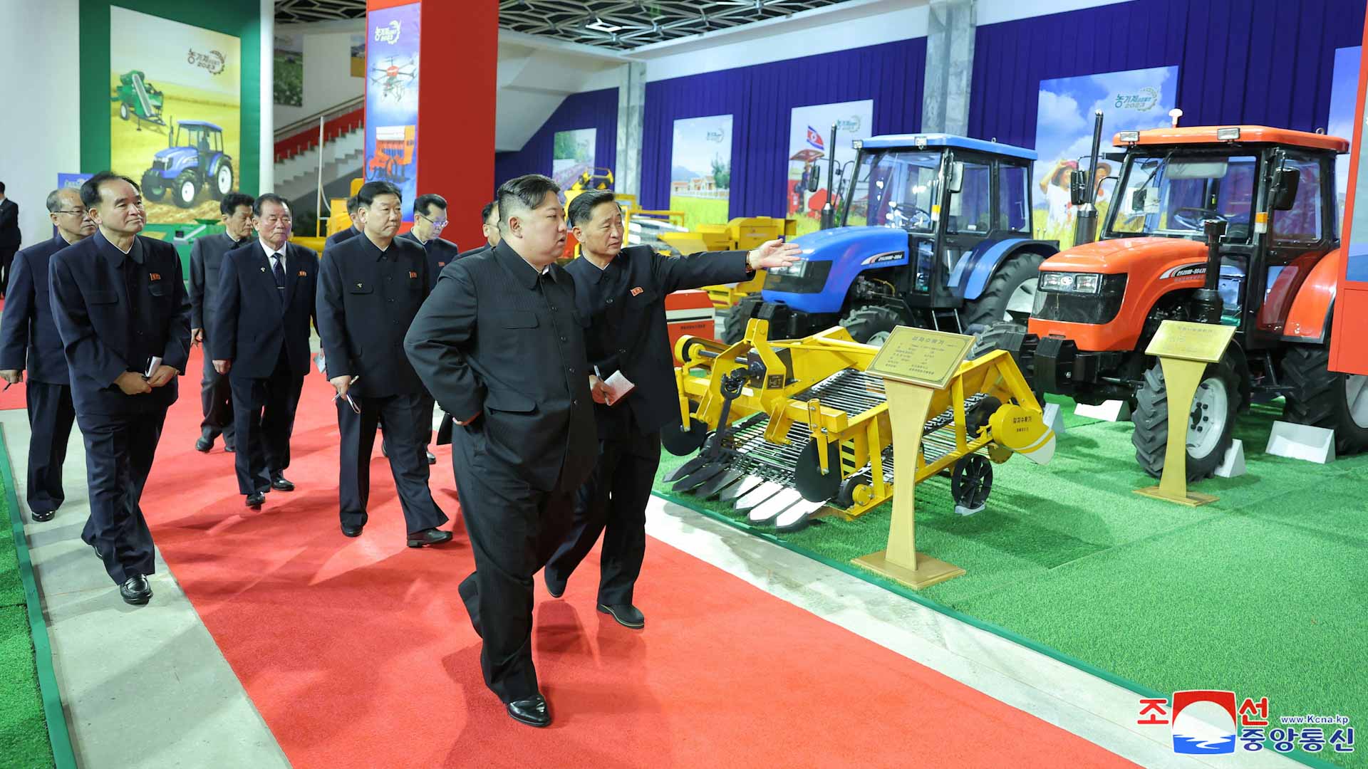 صورة بعنوان: زعيم كوريا الشمالية يدعو لتعزيز إنتاج مركبات إطلاق الصواريخ 