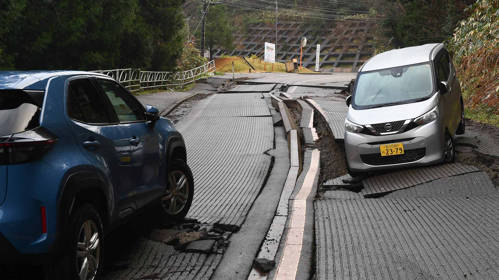 Image for the title: Death toll hits 98 in Japan quake 