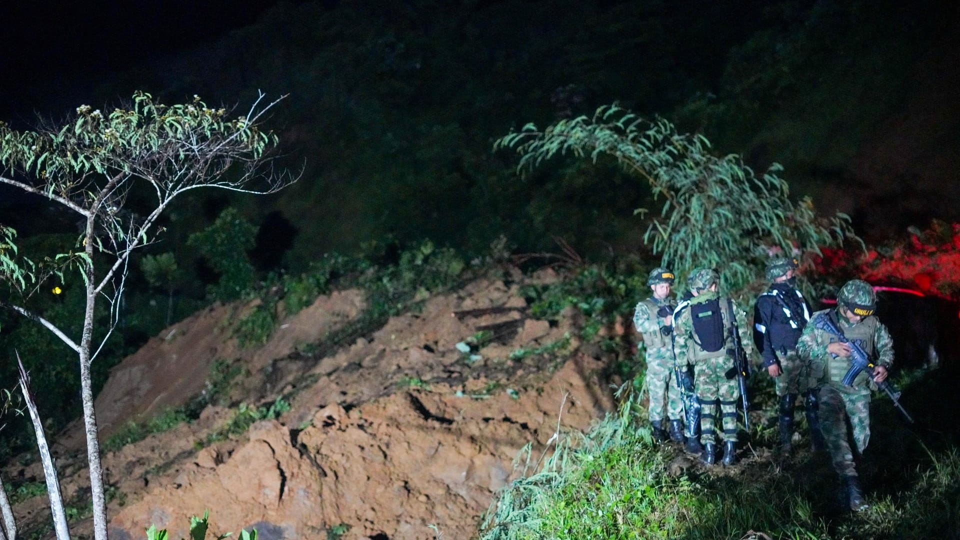 صورة بعنوان: 18 قتيلاً و30 جريحاً نتيجة انزلاق للتربة في كولومبيا 