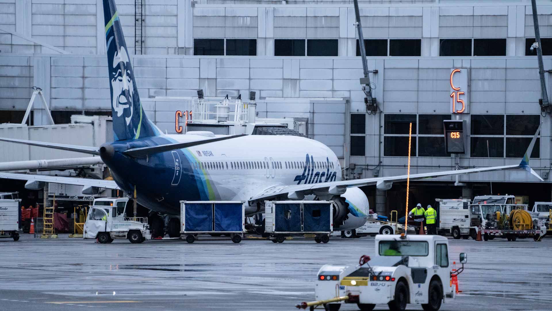 Image for the title: US regulator orders Boeing 737 MAX 9 inspections after incident 