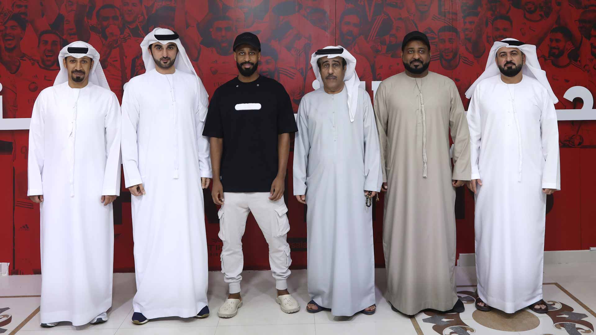 صورة بعنوان: نادي الشارقة يجدد عقد اللاعب ماجد راشد المحرزي 