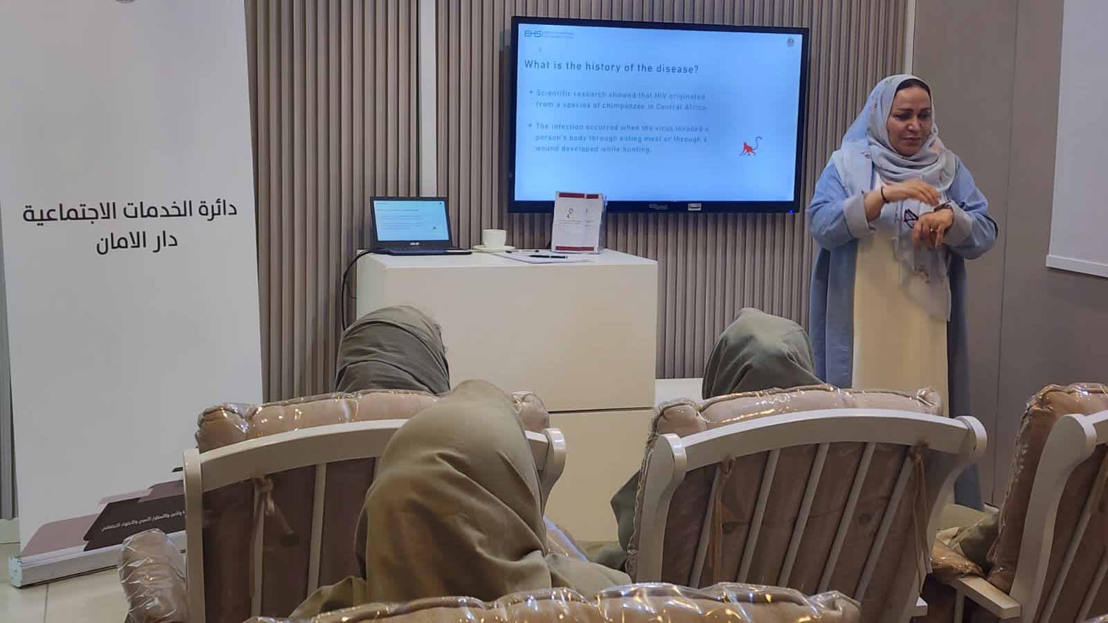 صورة بعنوان: "اجتماعية الشارقة" تواصل رعاية المفرج عنهم من المؤسسات العقابية 