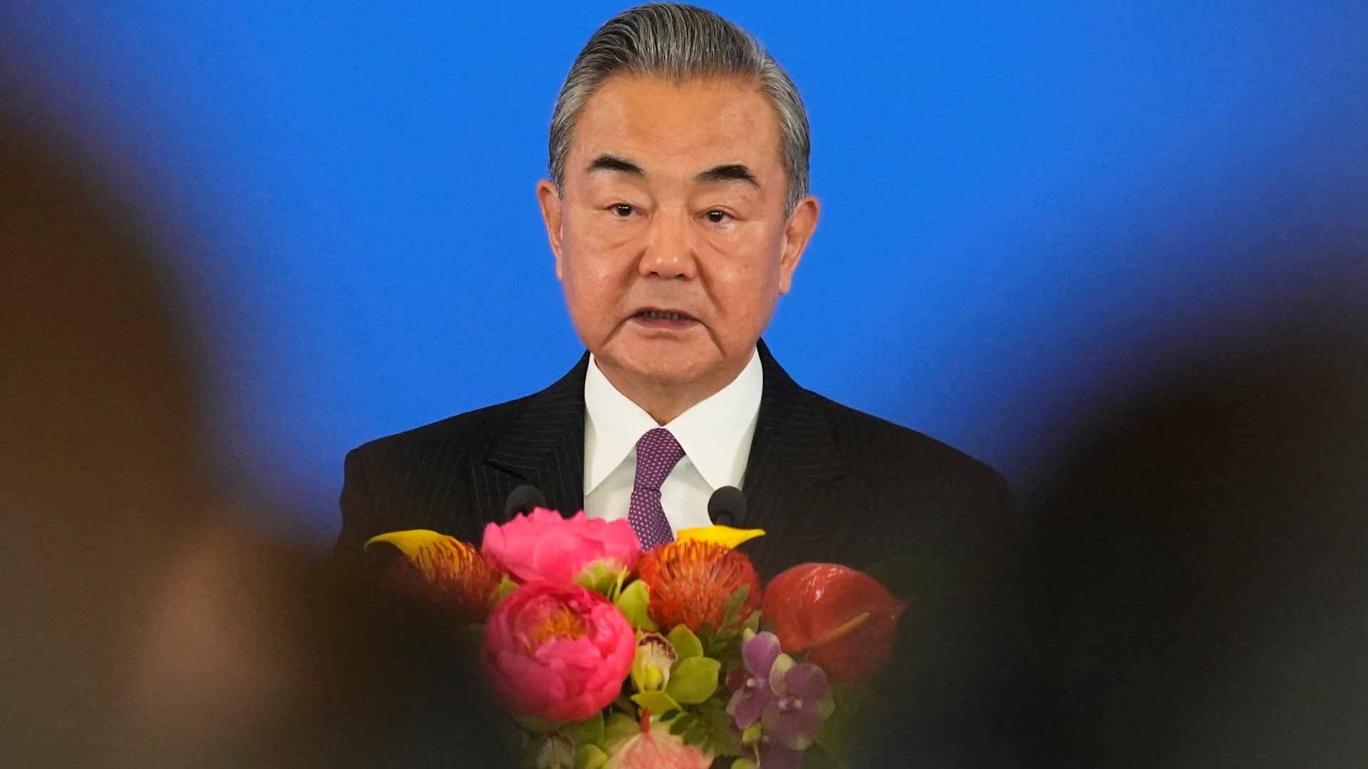 صورة بعنوان: بعد شد وجذب..التنين الصيني يتصالح مع النسر الأميركي 