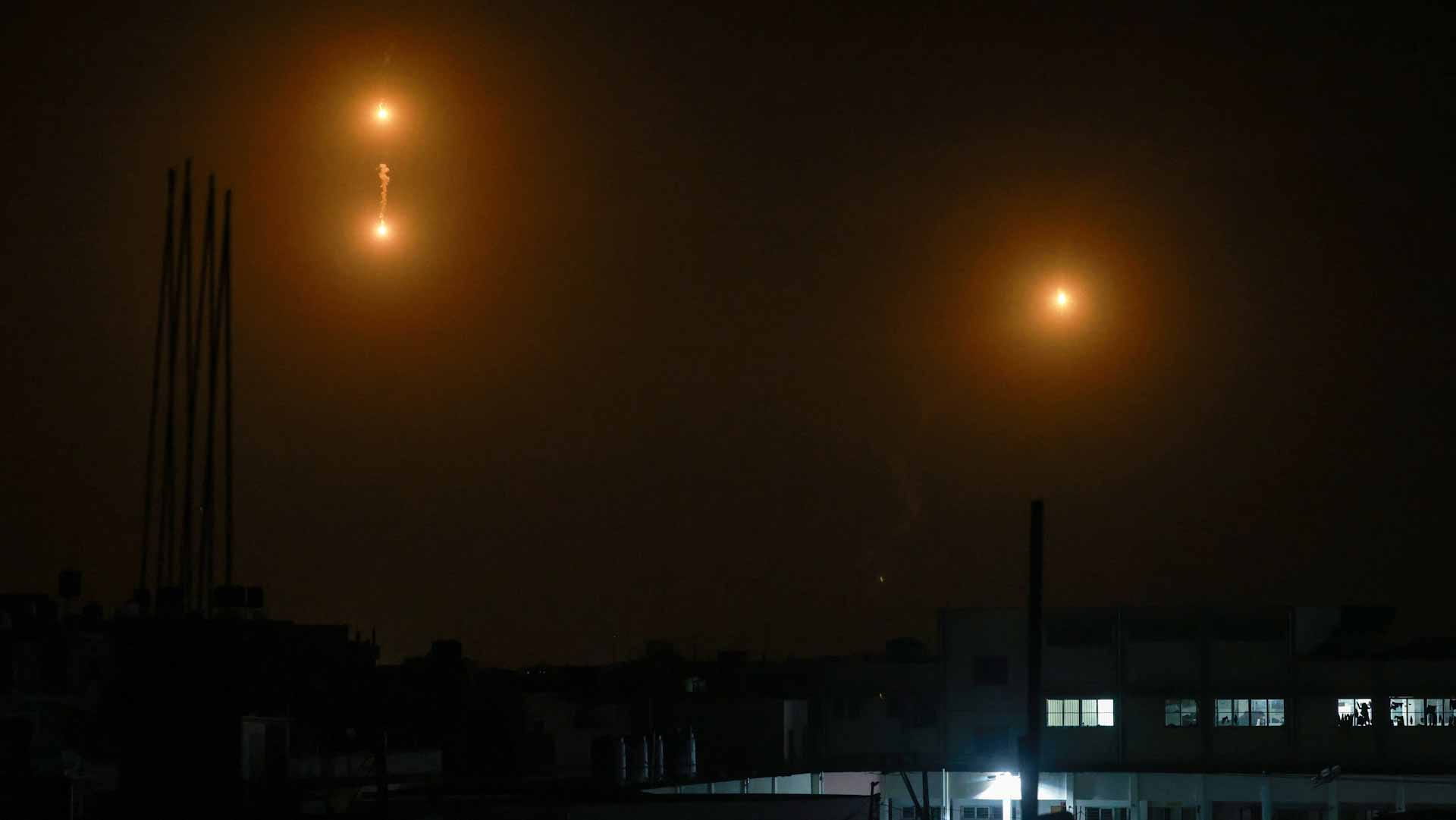 Image for the title: Israel attacks Gaza as Blinken departs for negotiations in Egypt 