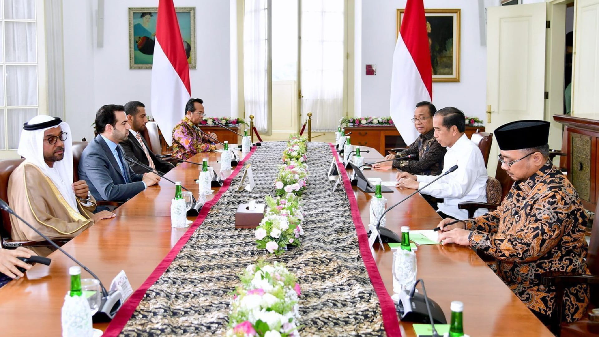Image for the title: Indonesian president receives SG of Muslim Council of Elders 