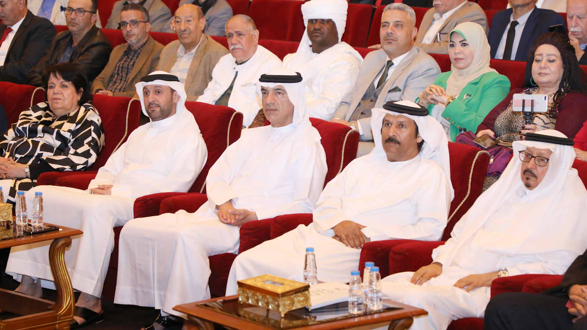 صورة بعنوان: شعراء يتأملون دفاتر الأيام وتجلياتها بـ "الشارقة للشعر العربي" 