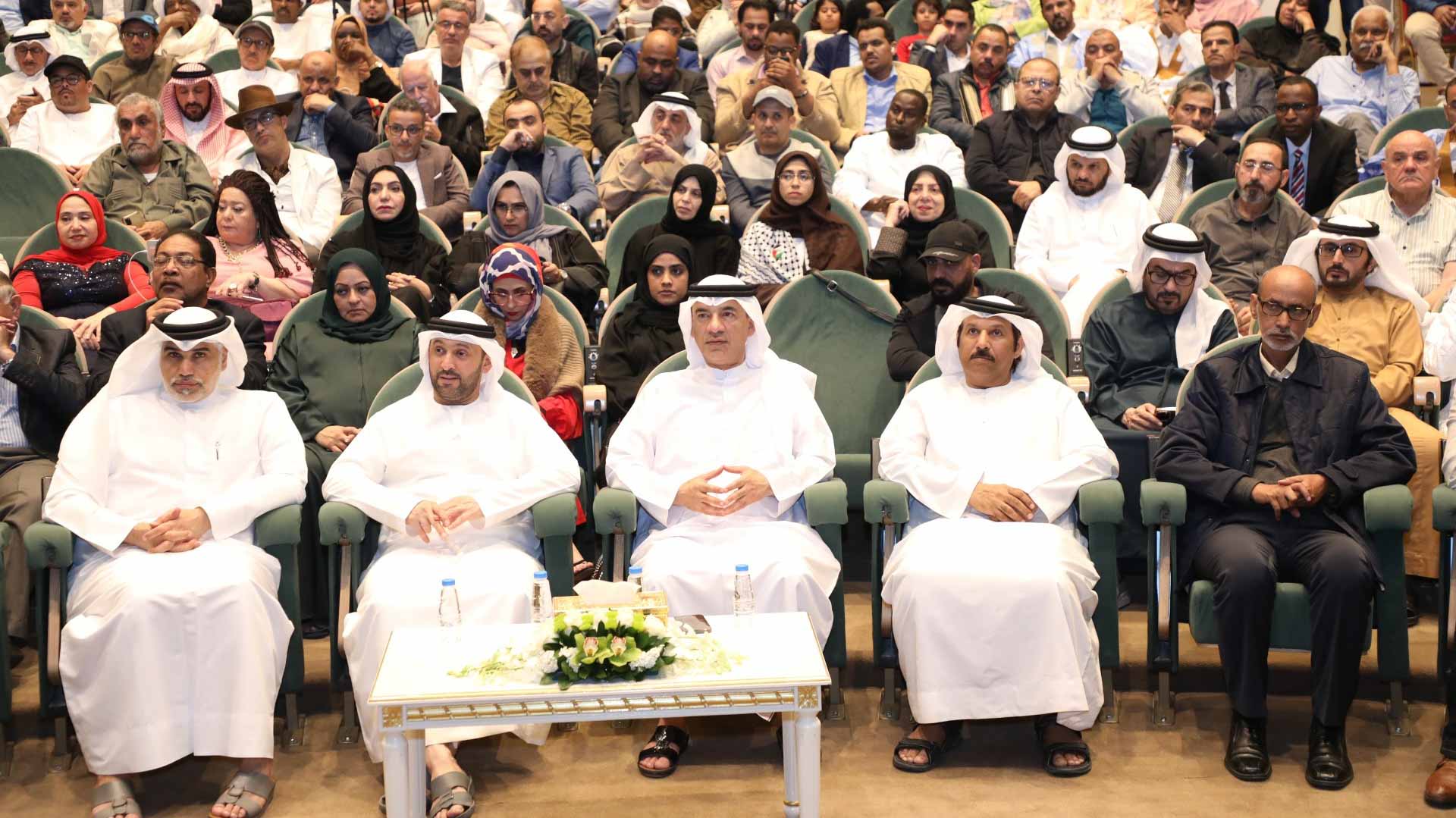 صورة بعنوان: شعراء ينشدون للسلام والمحبّة والإنسانيّة في "الشارقة للشعر العربي" 